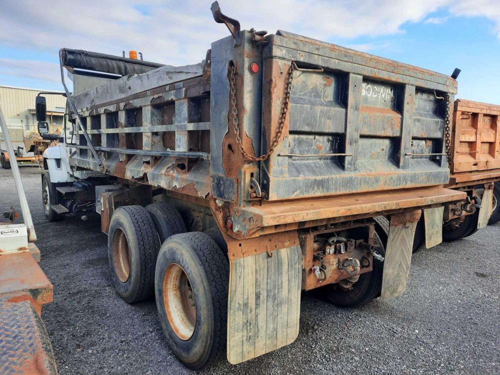 2009 INTERNATIONAL 7400 16' T/A DUMP TRUCK (HC UNIT: HC-2102-011) - Image 2 of 26