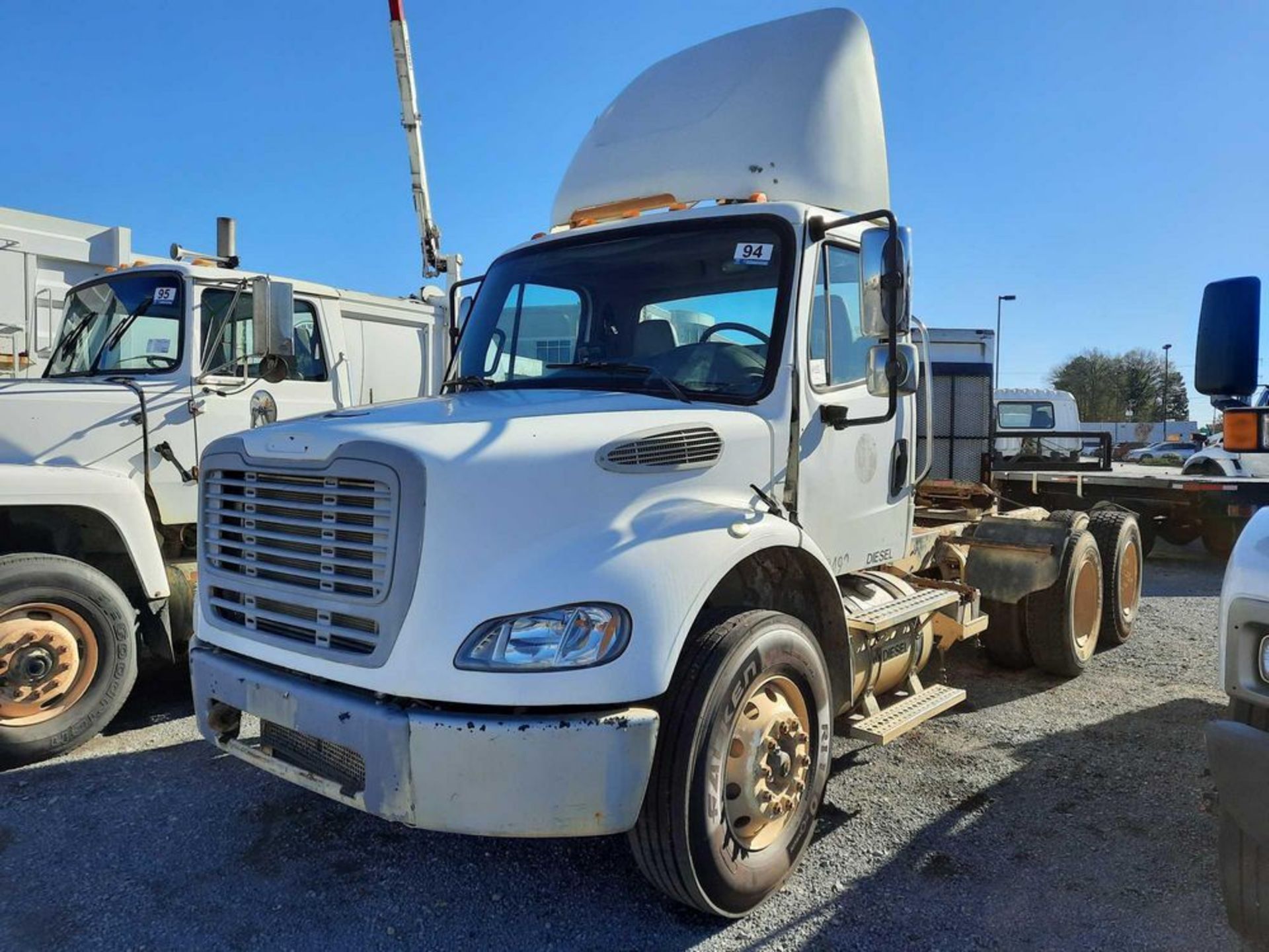 2004 FREIGHTLINER...T/A...DAY CAB ROAD TRACTOR (HC UNIT: HC-2102-020)