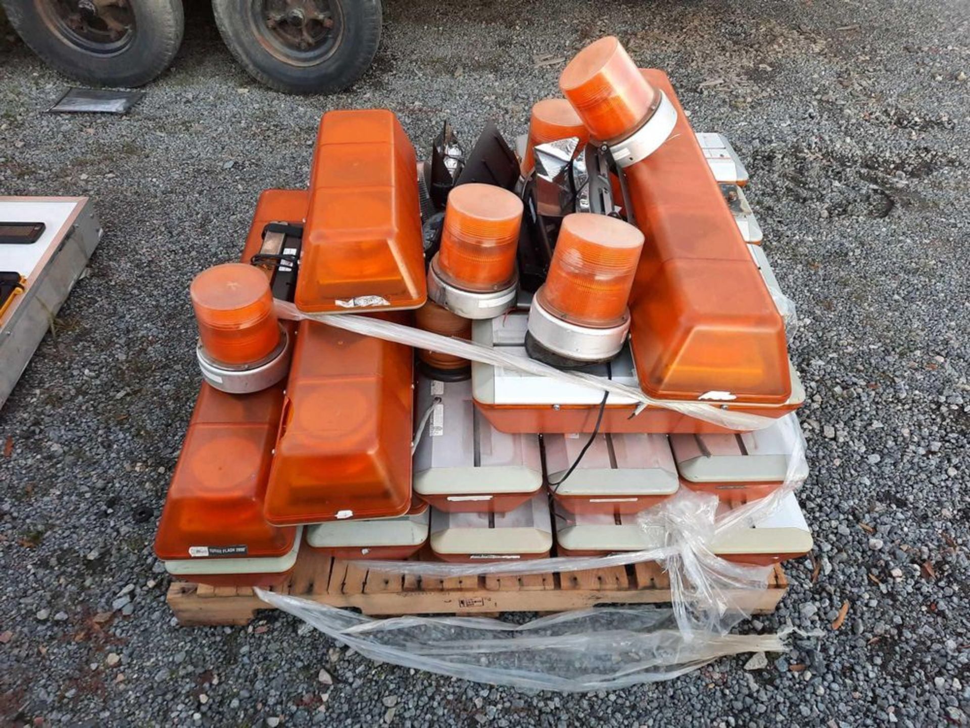 PALLET OF LIGHT BAR (VDOT UNIT: MISC:003) - Bild 3 aus 4