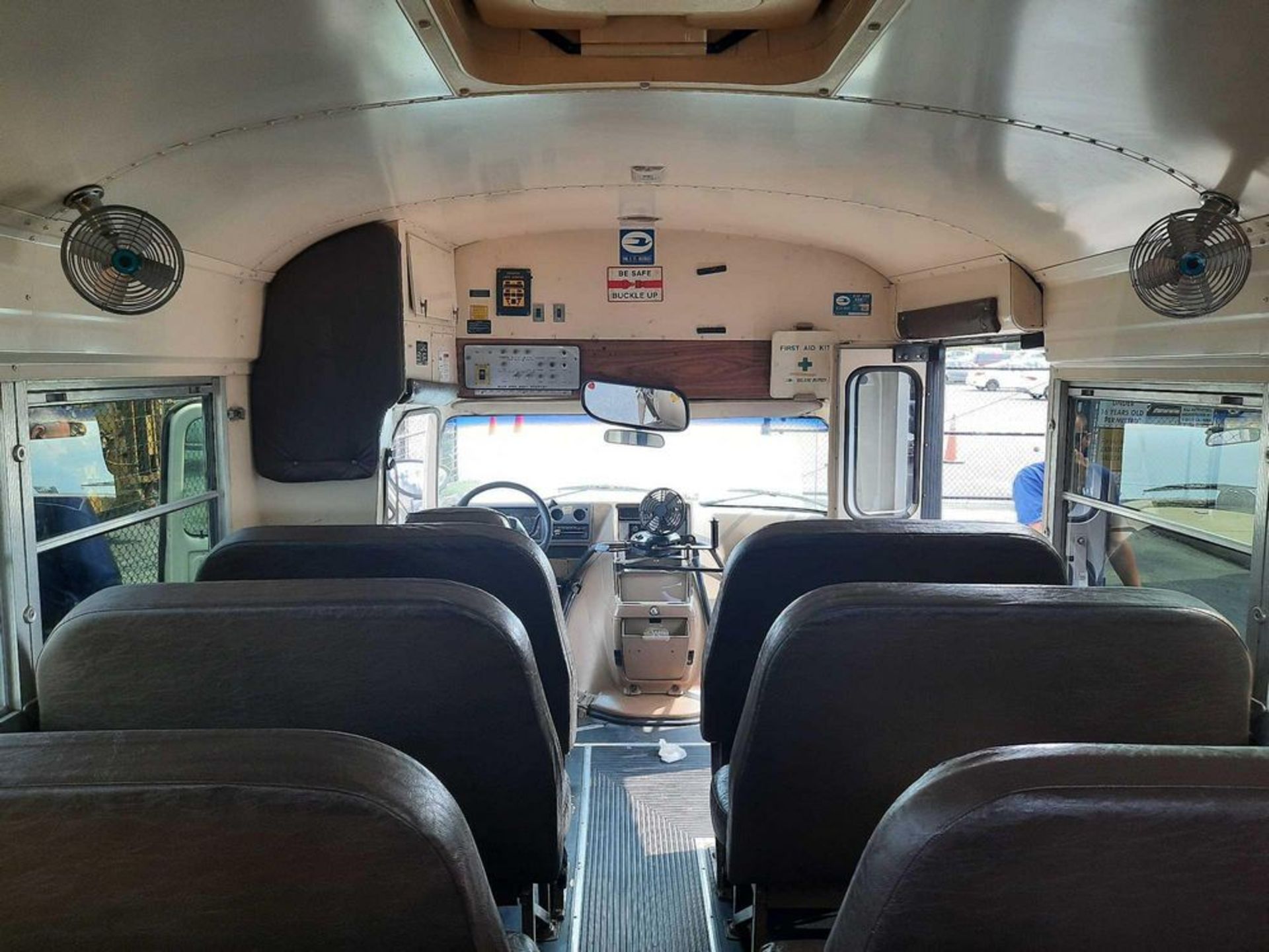 1996 GMC VANDURA 3500 SHORT BUS - Image 11 of 16