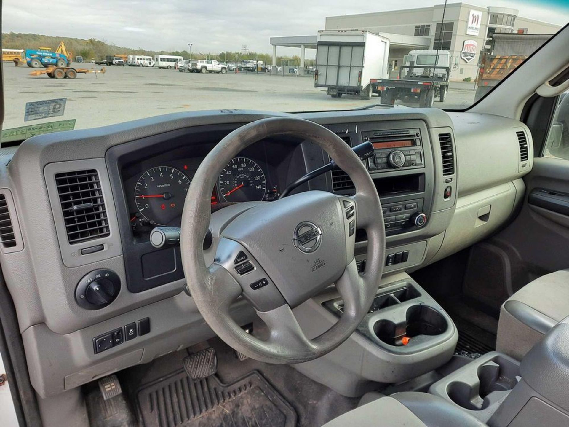 2013 NISSAN NV2500HD CARGO VAN - Image 5 of 17