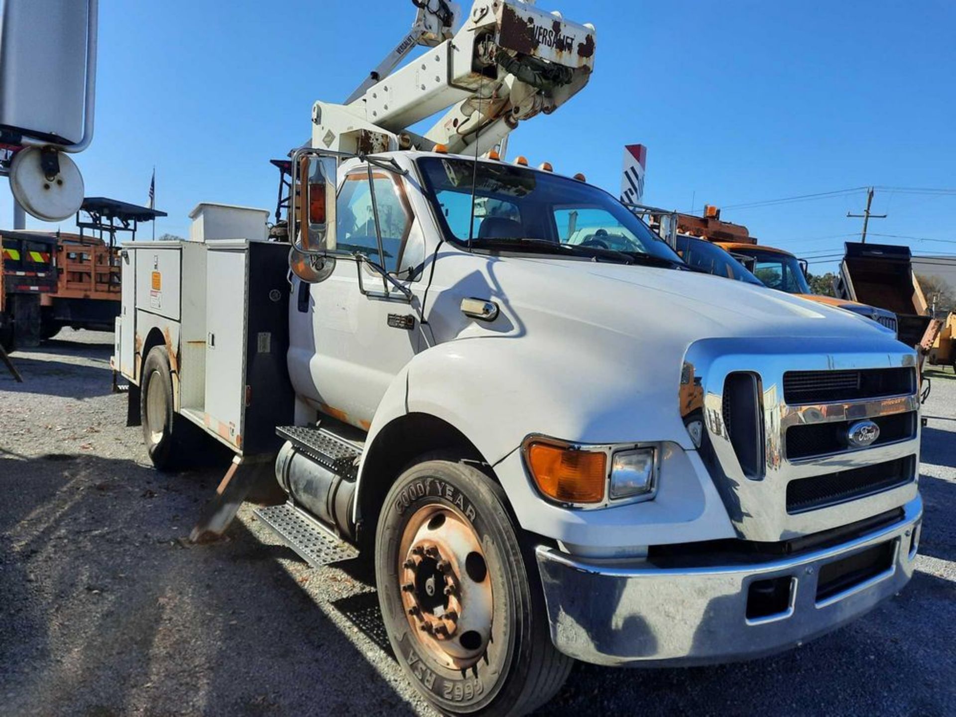 2004 FORD F650 TRUCK - AERIAL BUCKET (VDOT UNIT: R06608) - Image 4 of 40