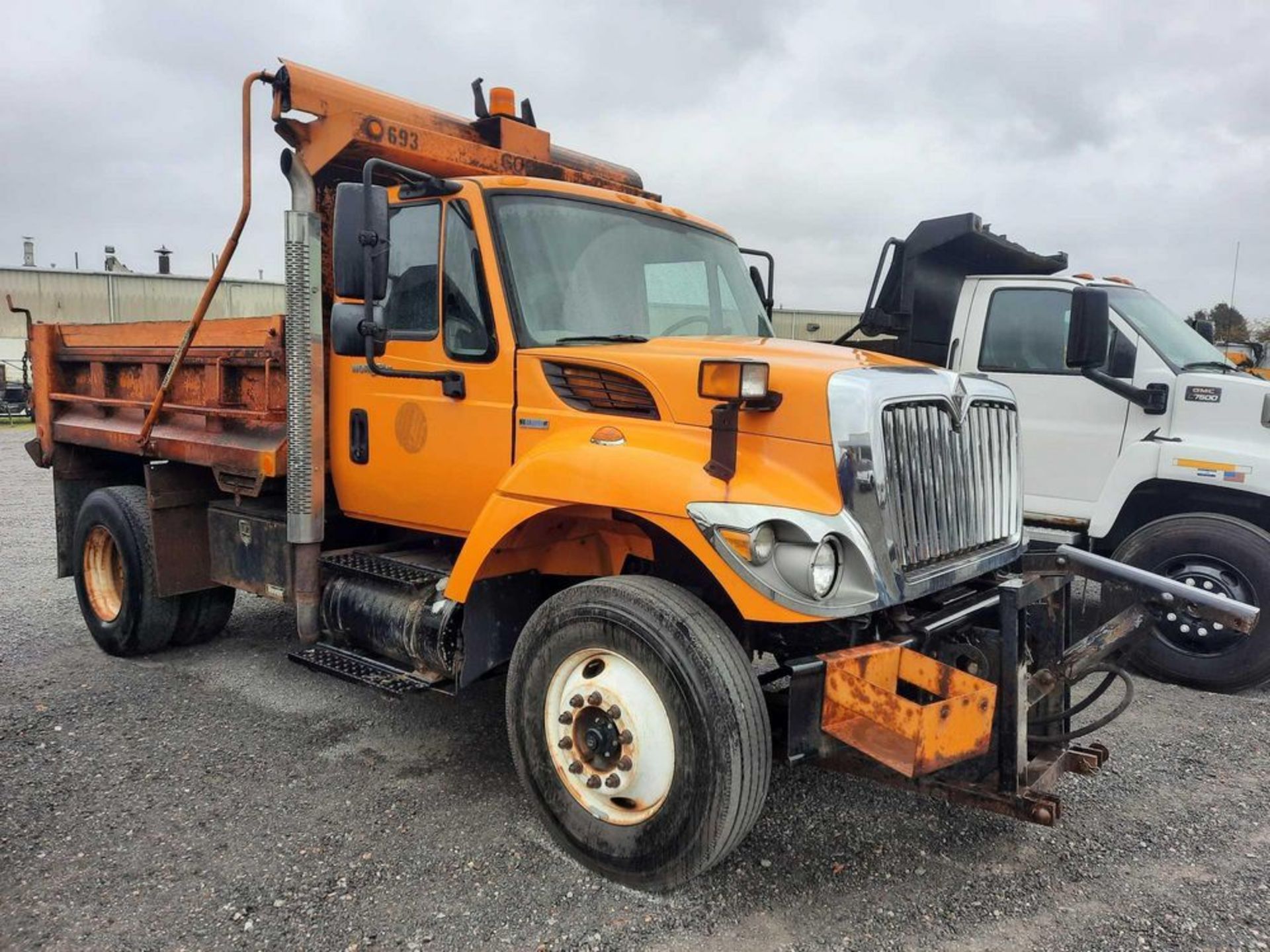 2008 INTERNATIONAL WORKSTAR 7300 10' S/A DUMP TRUCK (HC UNIT: HC-2102-009) - Image 4 of 22