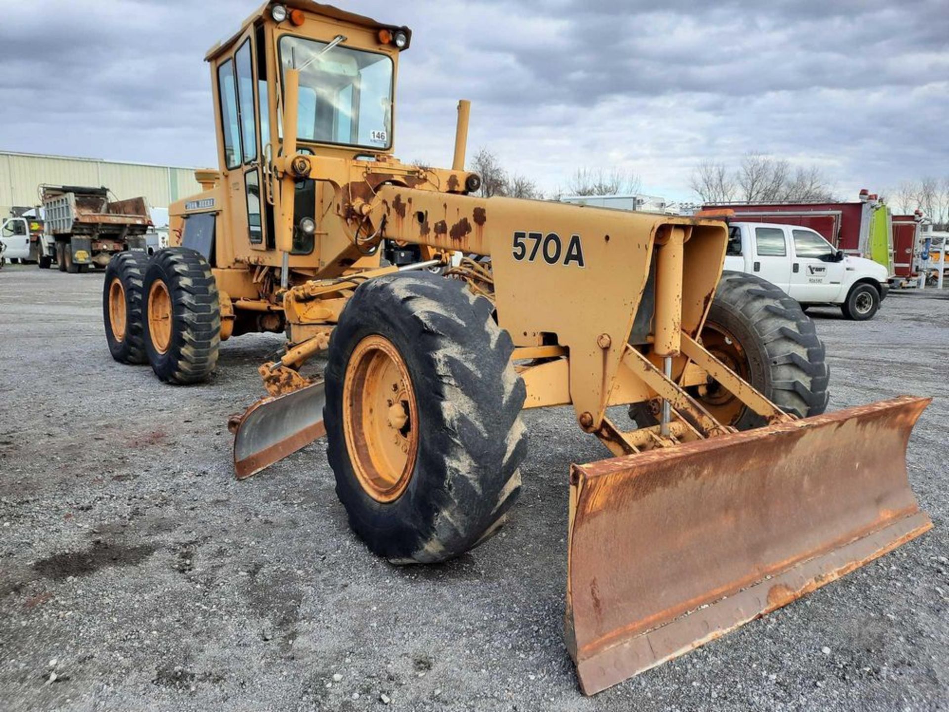 1984 JOHN DEERE 570A MOTOR GRADER