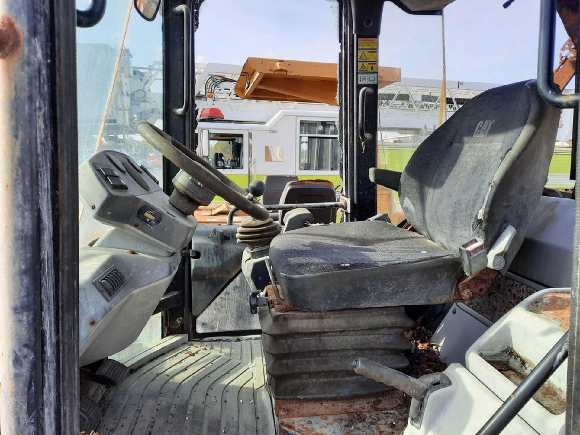 2004 CATERPILLAR 906 WHEEL LOADER (INOP) - Image 5 of 22