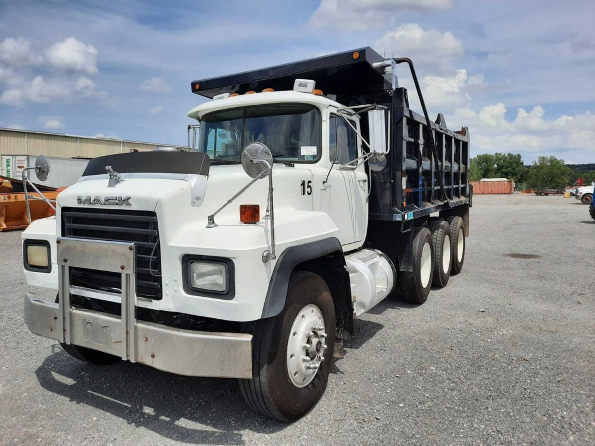 1999 MACK TRI/A ROLL OFF TRUCK