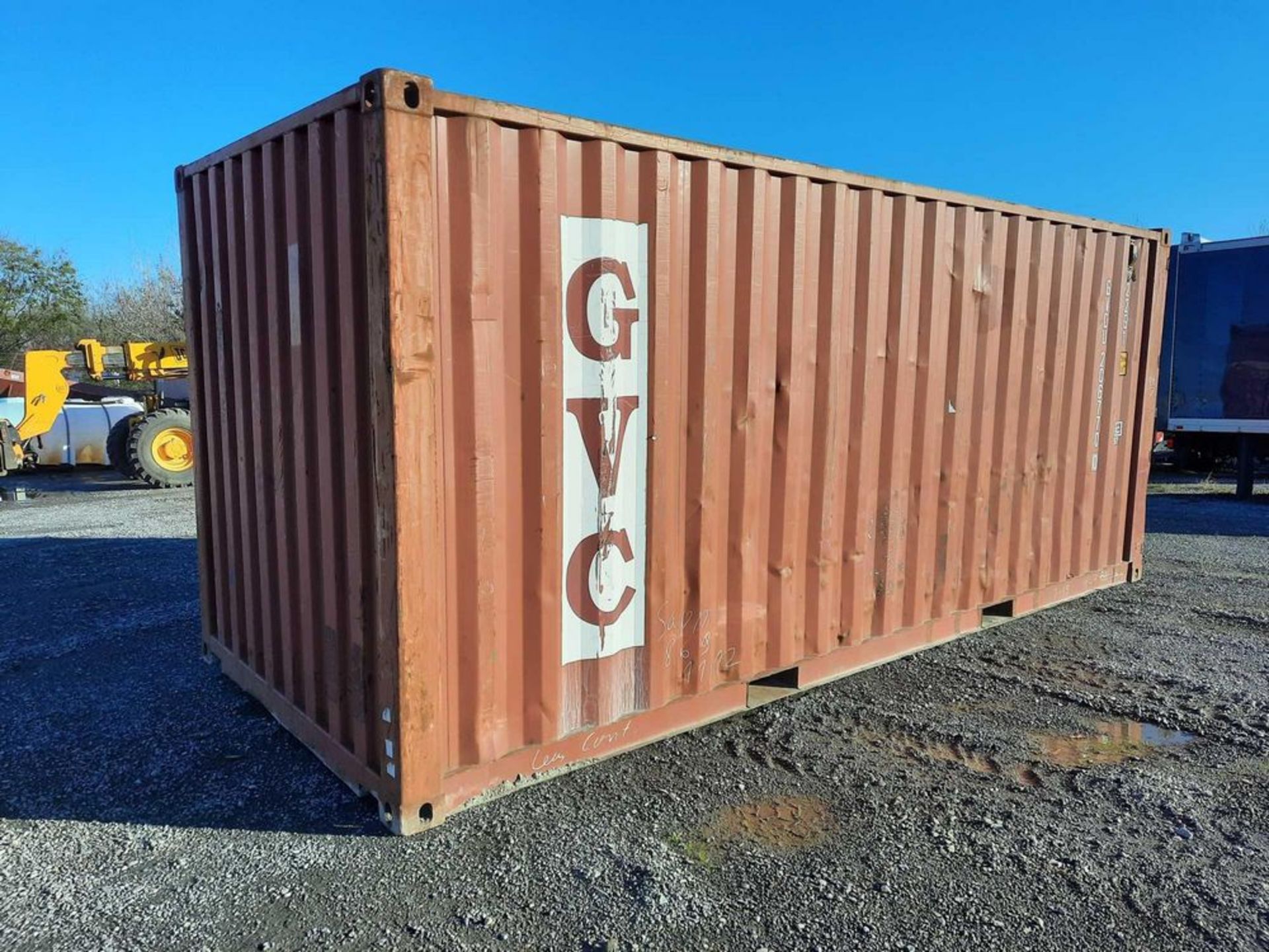 20' SHIPPING CONTAINERS