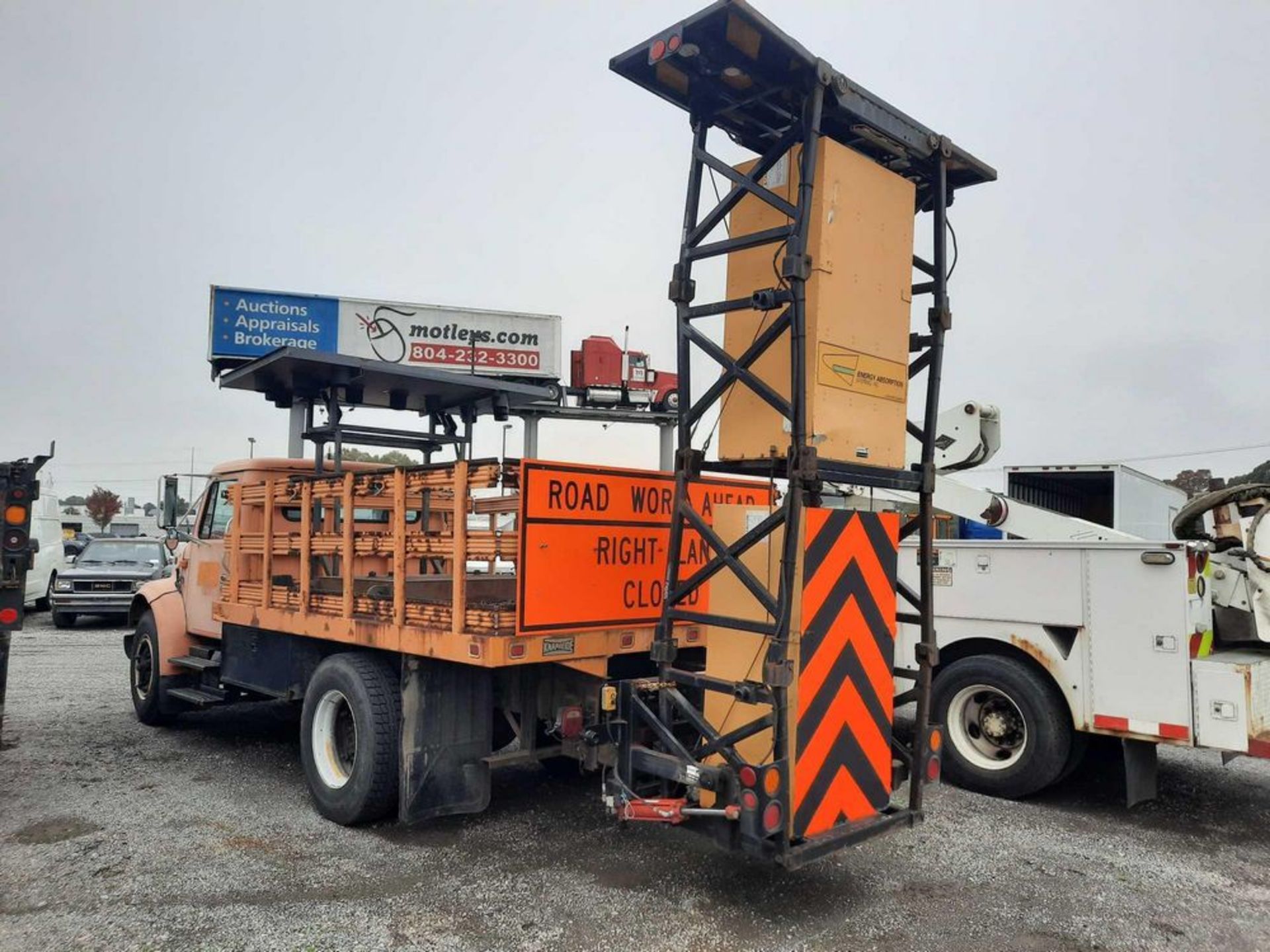 1996 INTERNATIONAL 4700 10' S/A TRUCK - CRASH CUSHION (VDOT UNIT: R02111) - Image 3 of 15