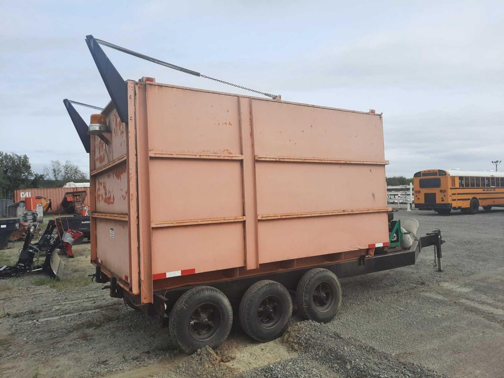 14' LEAF VAC TRI AXLE DUMP TRAILER - Image 3 of 15