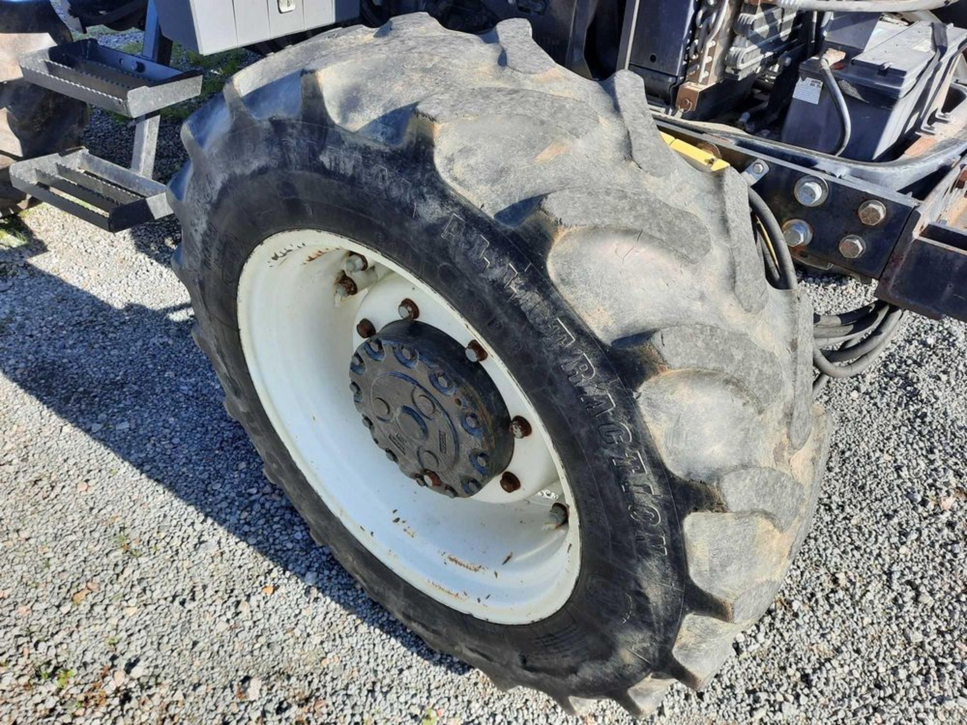 2005 NEW HOLLAND TL80A TRACTOR (VDOT UNIT: R08155) - Image 12 of 17