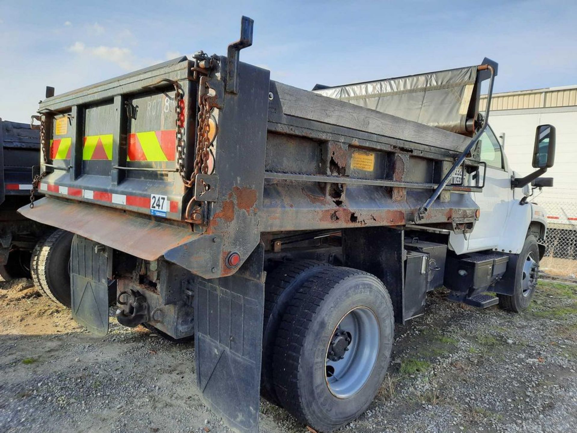 2005 GMC C7500 S/A DUMP TRUCK (INOP )(VDOT UNIT: R07185) - Image 3 of 26