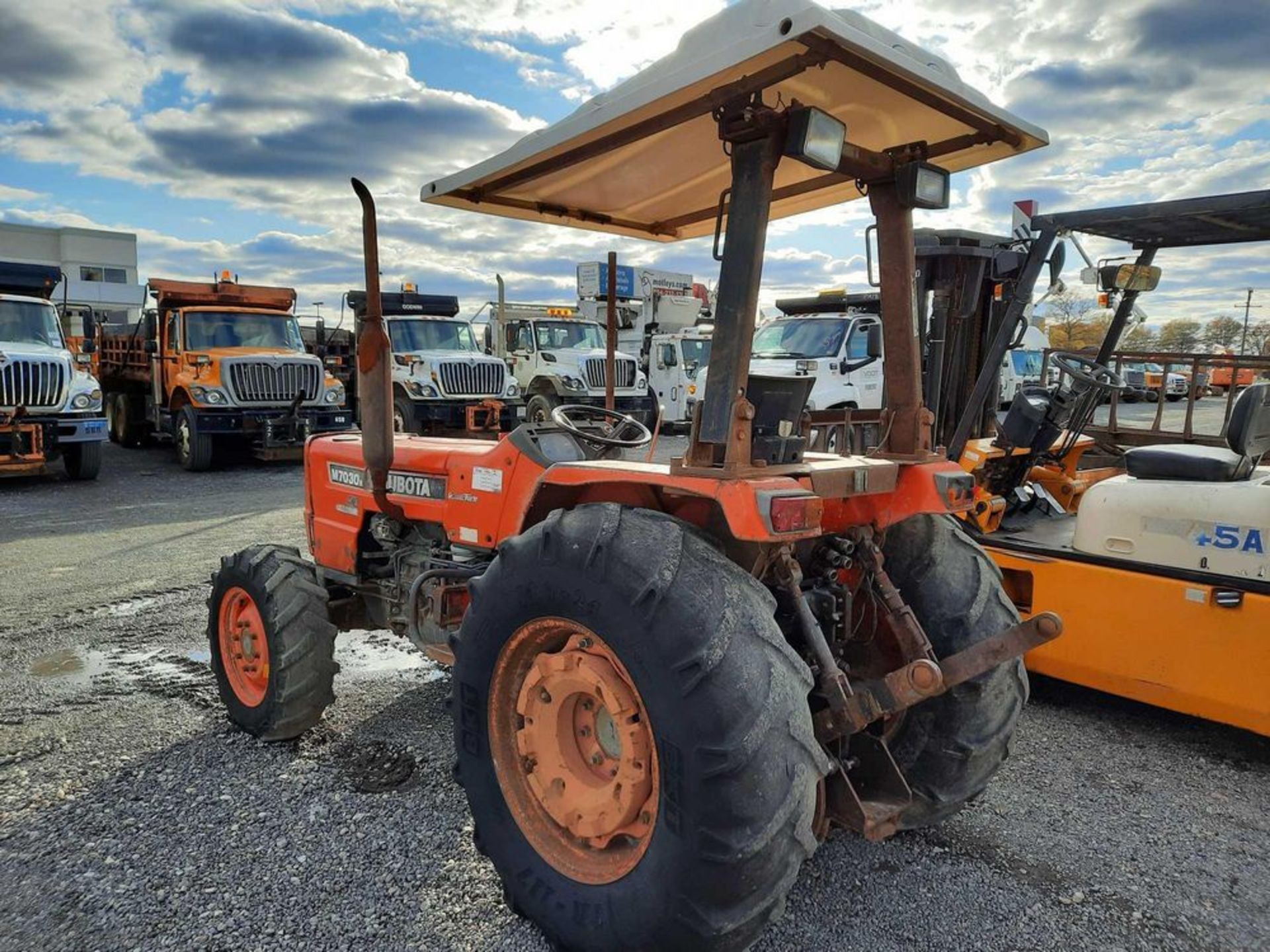 KUBOTA M7030 TRACTOR - Image 2 of 14