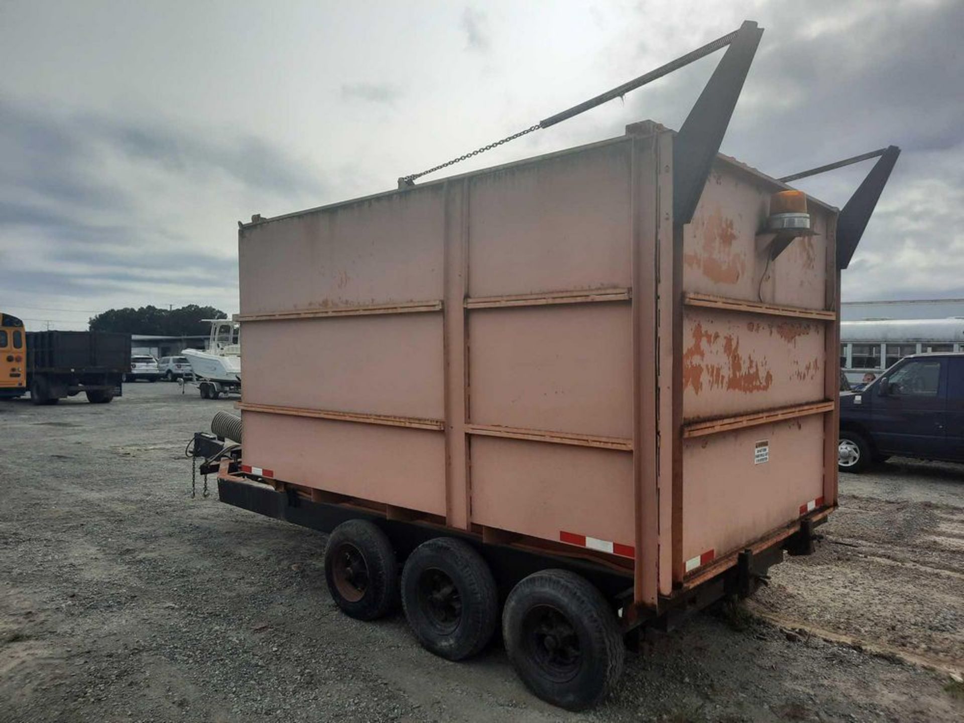 14' LEAF VAC TRI AXLE DUMP TRAILER - Image 4 of 15