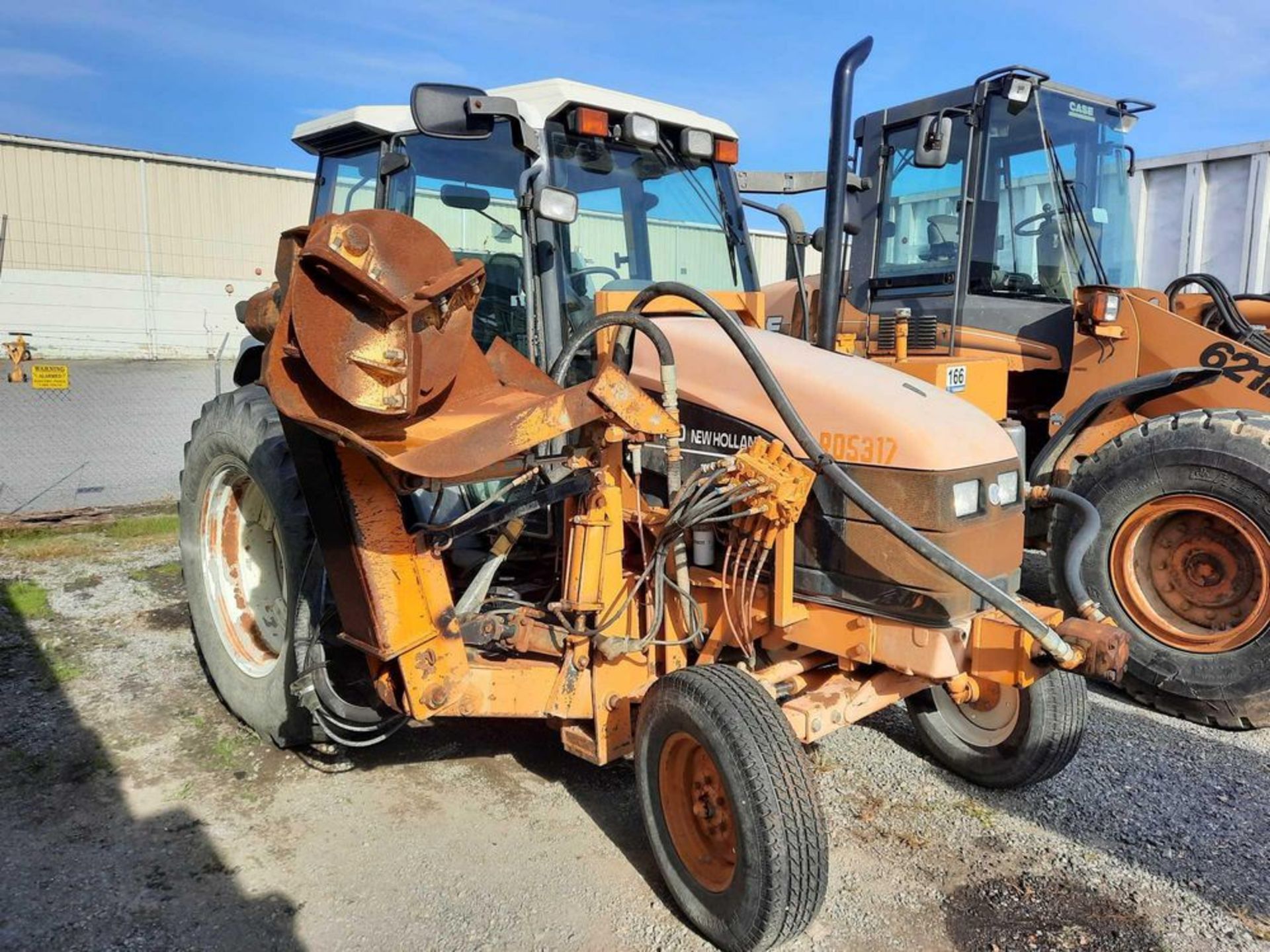 2001 NEW HOLLAND TS100 TRACTOR (INOP) (VDOT UNIT: R05317) - Image 4 of 22