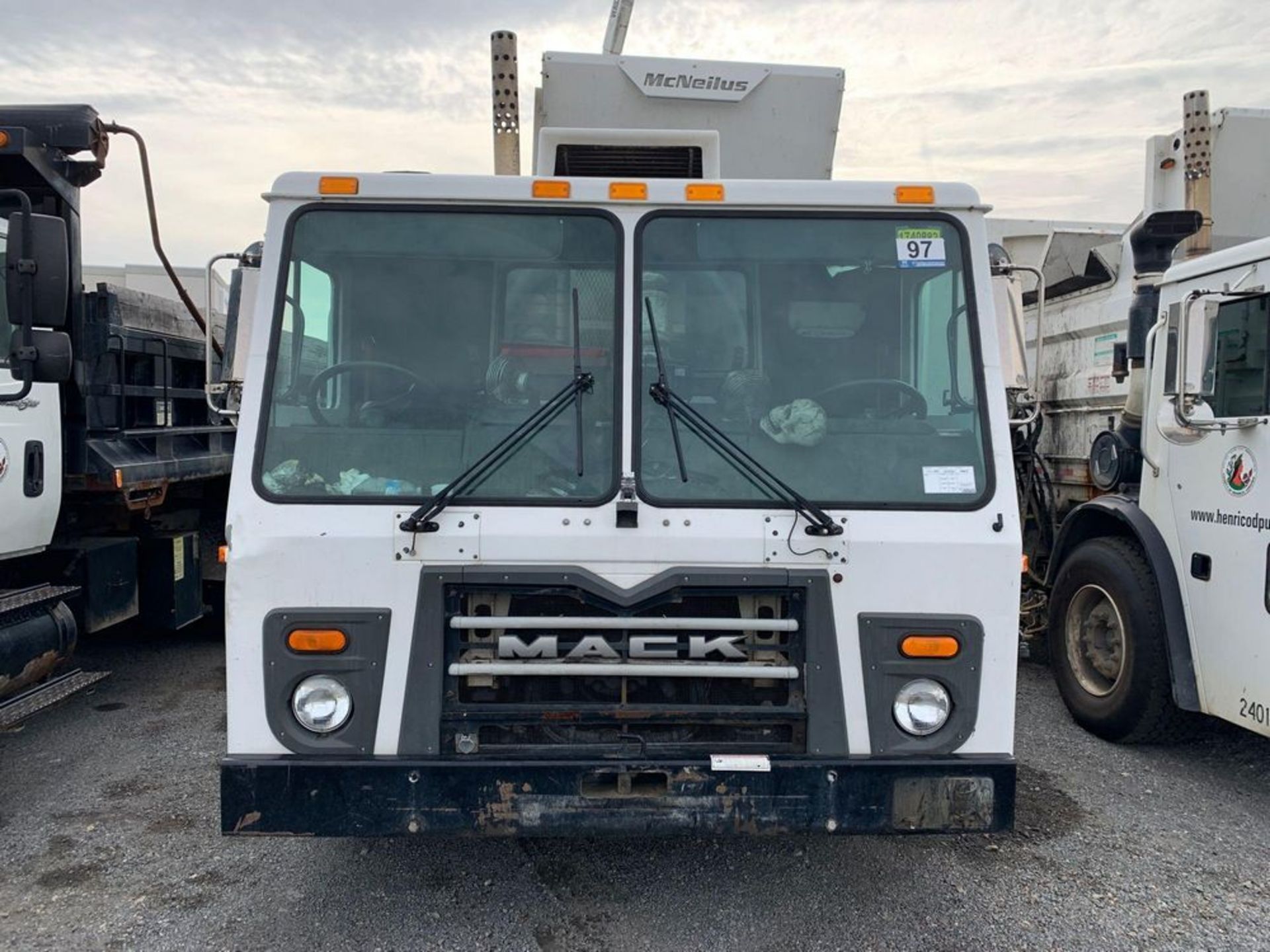 2012 MACK LE600 REFUSE PACKER TRASH TRUCK (HC UNIT: HC-2102-019) - Image 2 of 5