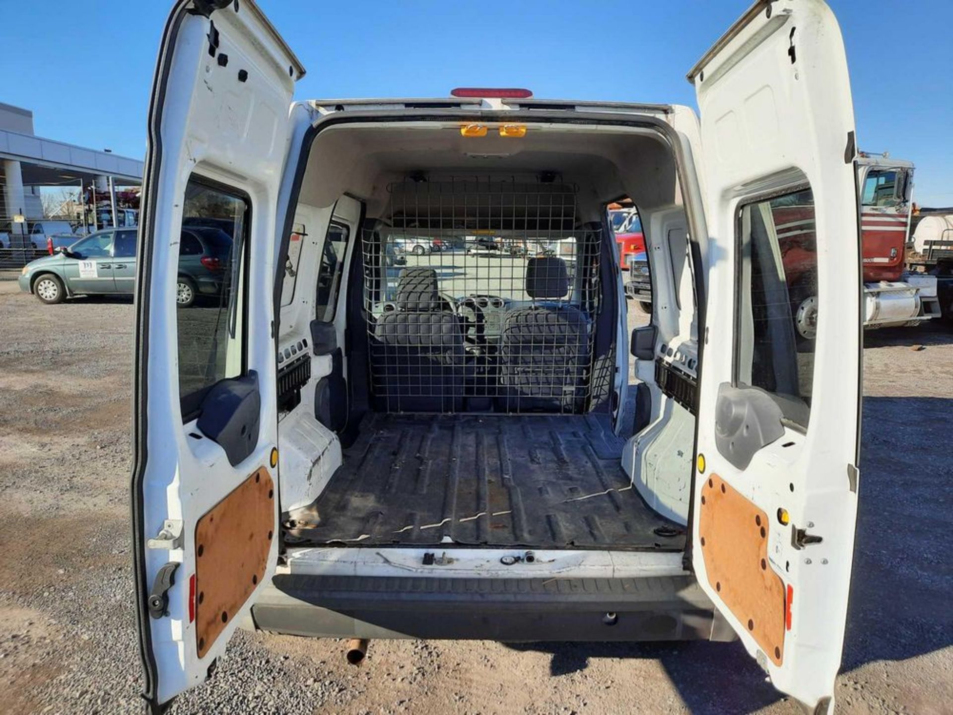 2011 FORD TRANSIT CONNECT VAN - Image 15 of 16