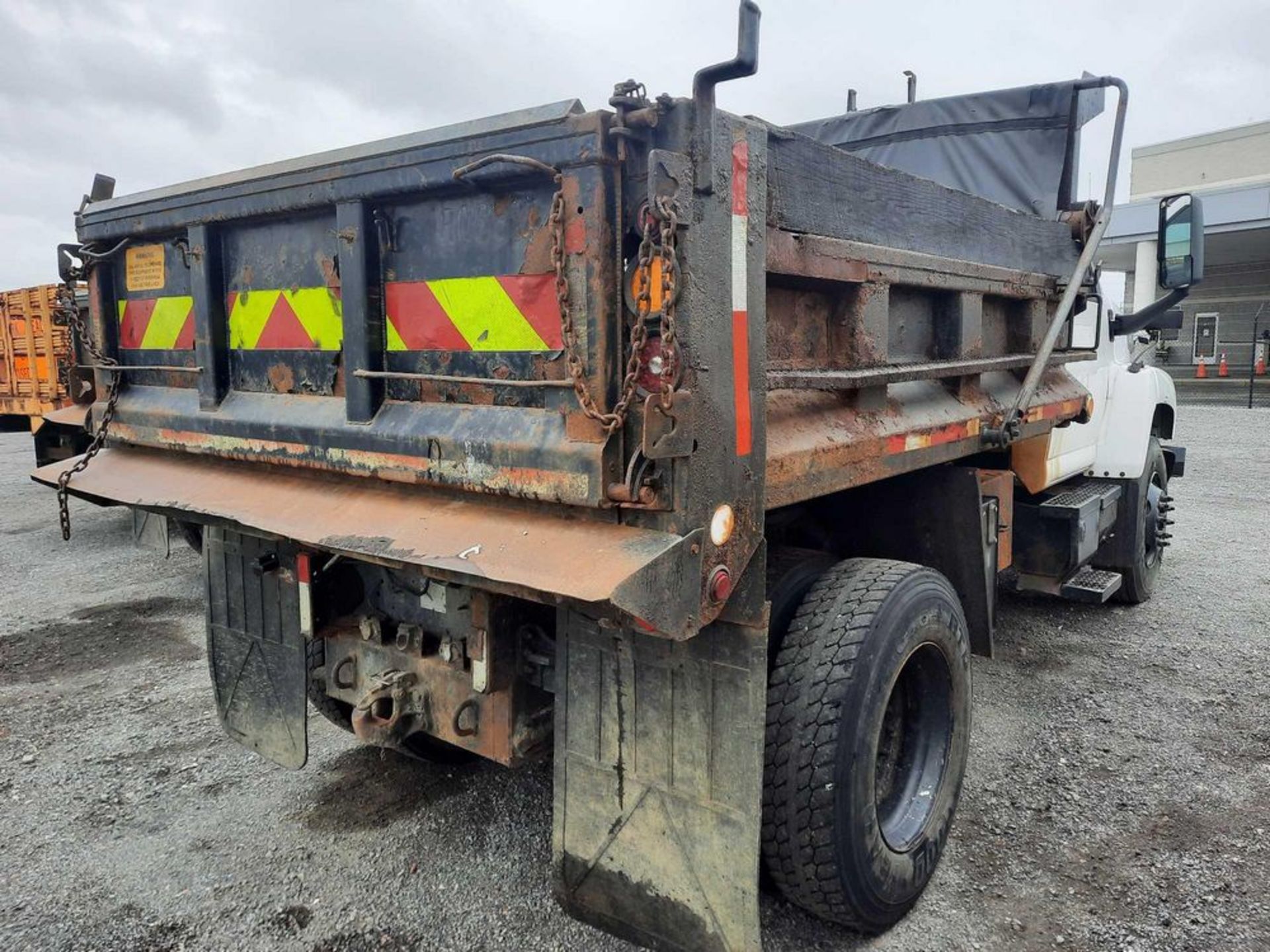 2006 GMC C7500 10' S/A DUMP TRUCK (VDOT UNIT: R08312) - Image 2 of 25