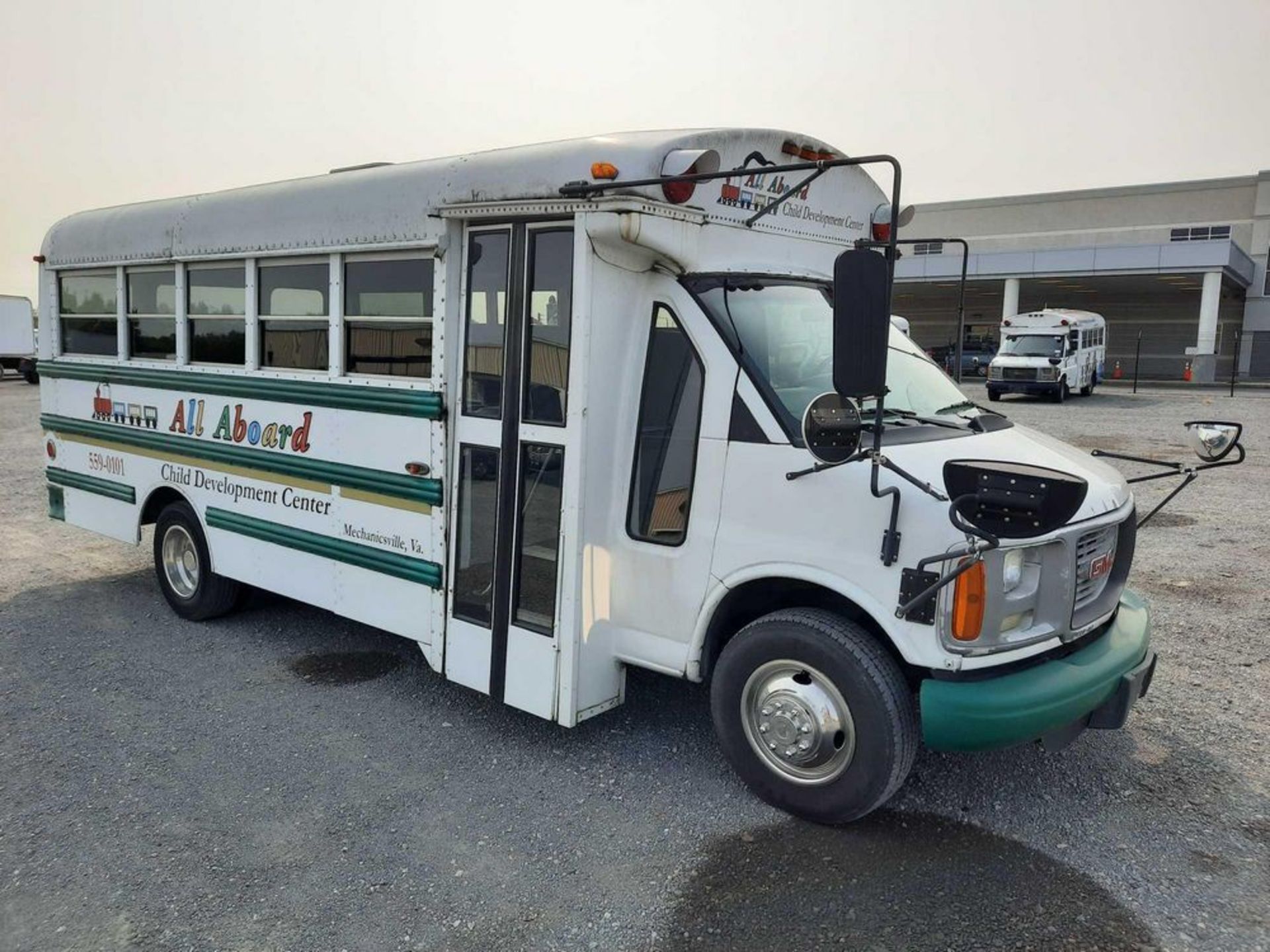 2000 GMC 3500 SHORT BUS - Image 4 of 13