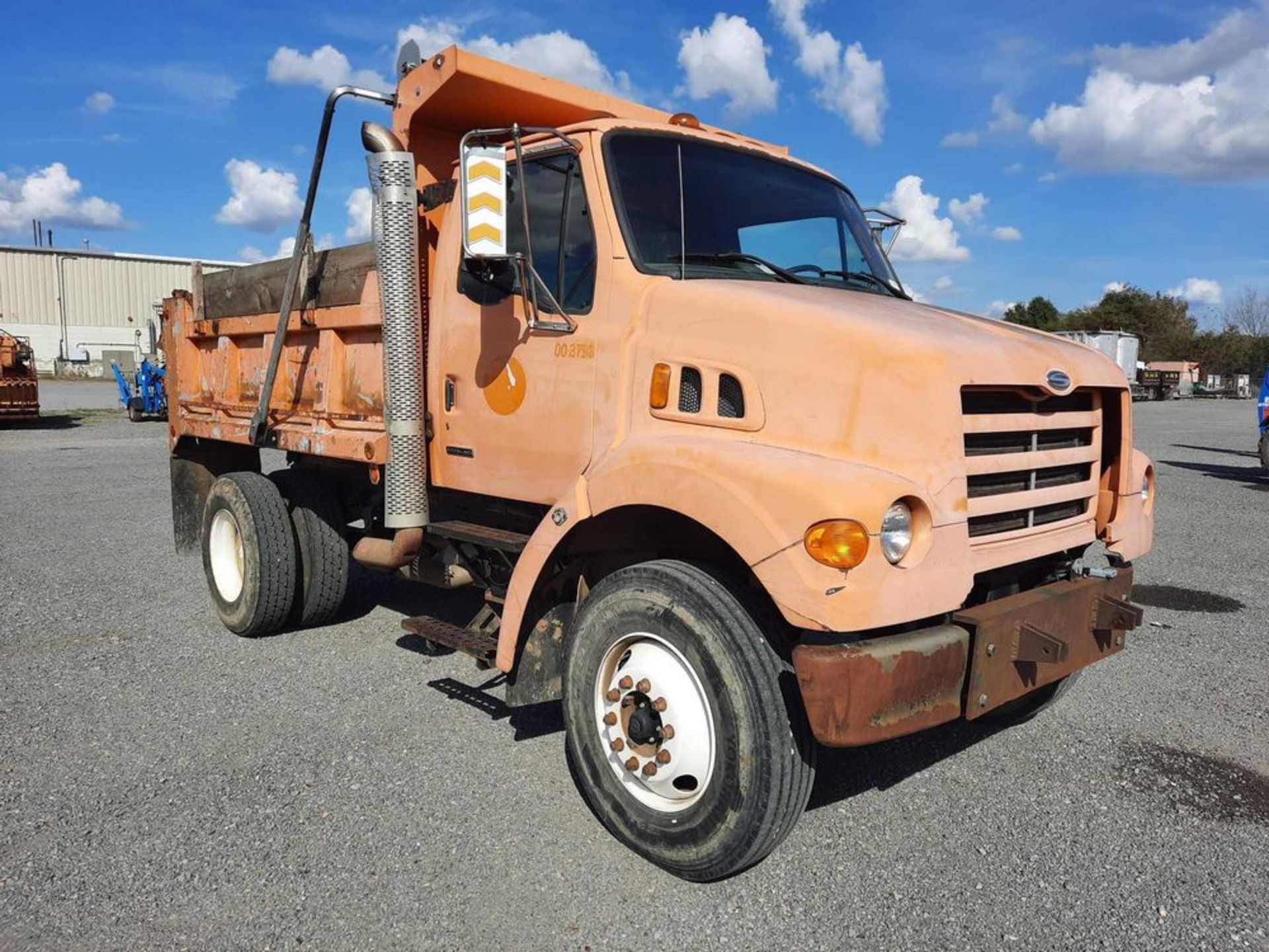 2000 STERLING S/A 10' DUMP TRUCK - Image 4 of 21