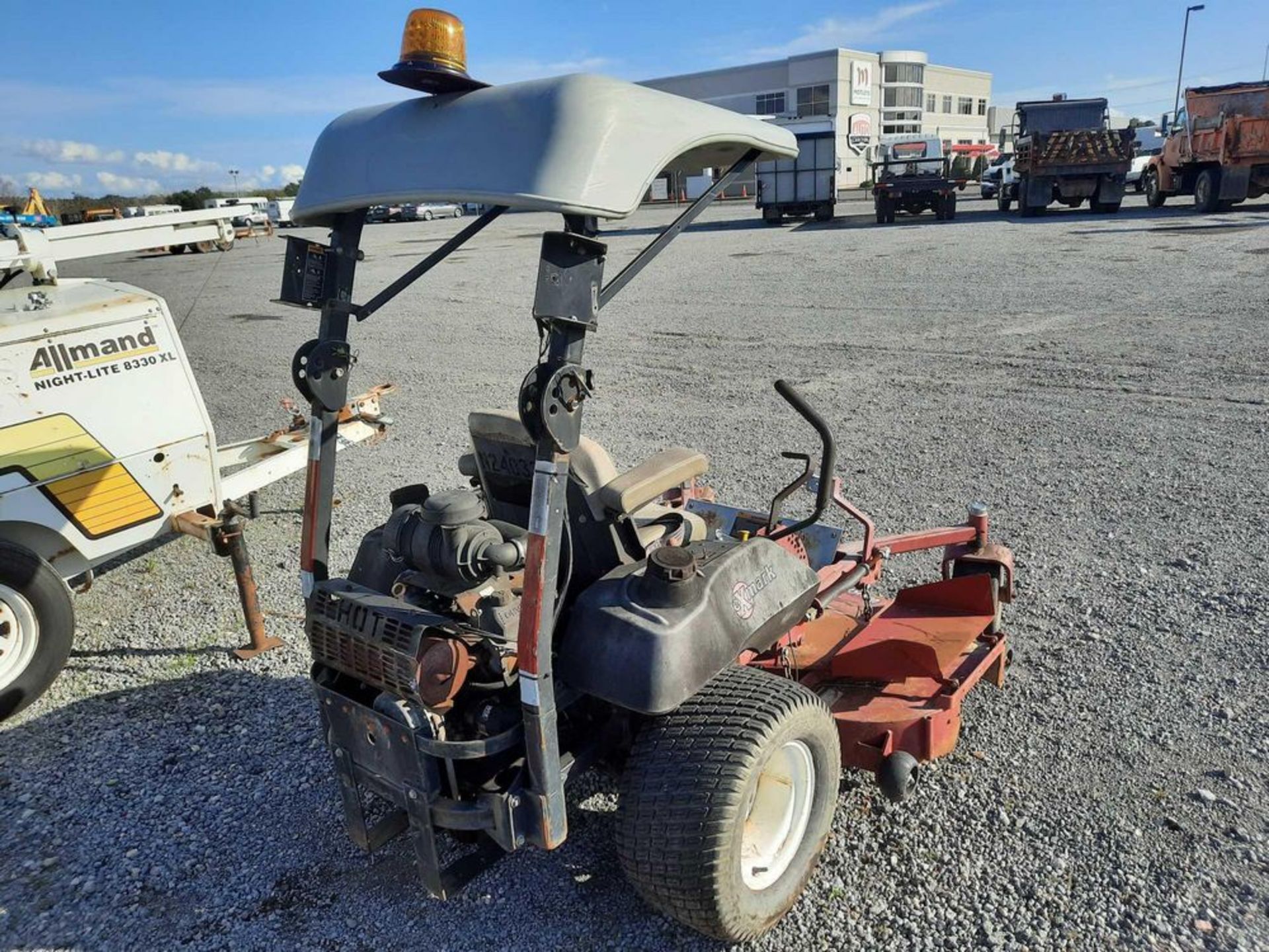 2005 EXMARK LZ27KC724 FRONT-MOUNT RIDING MOWER (INOP) (VDOT UNIT: N24033) - Image 4 of 14