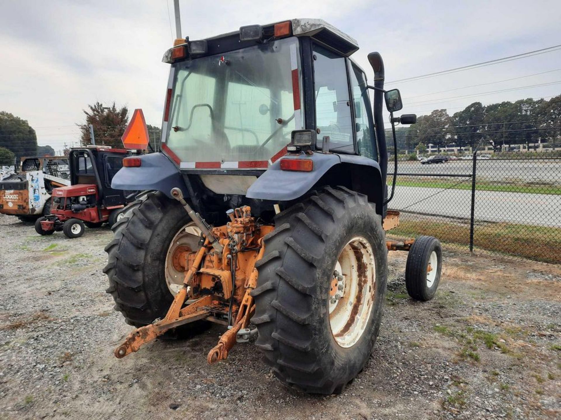 1998 NEW HOLLAND TS100 TRACTOR - ROTARY DITCHER (VDOT UNIT: R04241) - Image 3 of 15