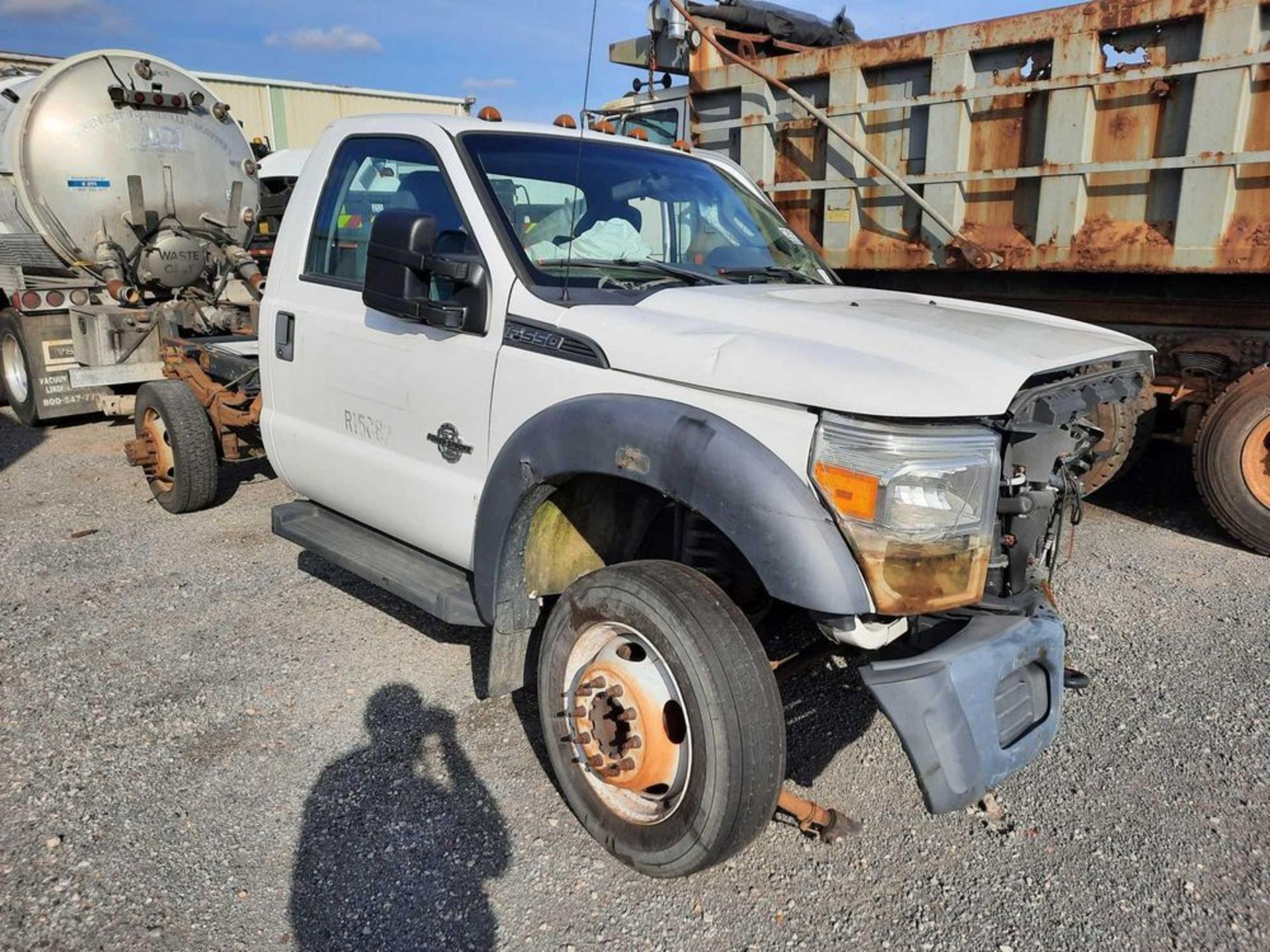 2015 FORD F550 UTILITY TRUCK W/CRANE (INOP) (VDOT UNIT: R15082) - Image 4 of 18