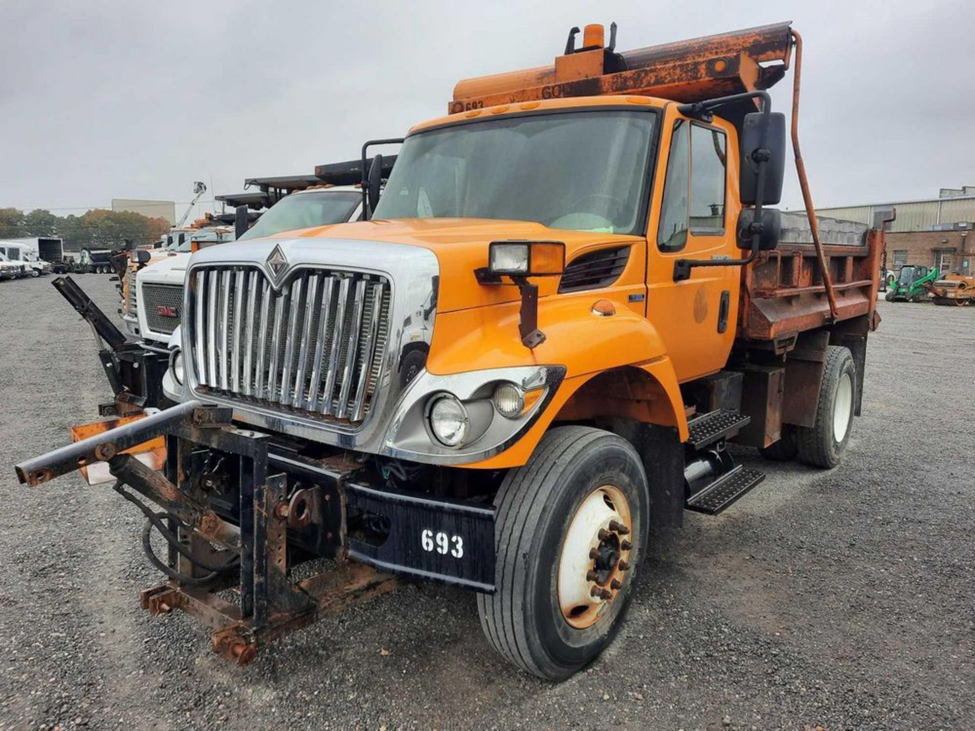 2008 INTERNATIONAL WORKSTAR 7300 10' S/A DUMP TRUCK (HC UNIT: HC-2102-009)