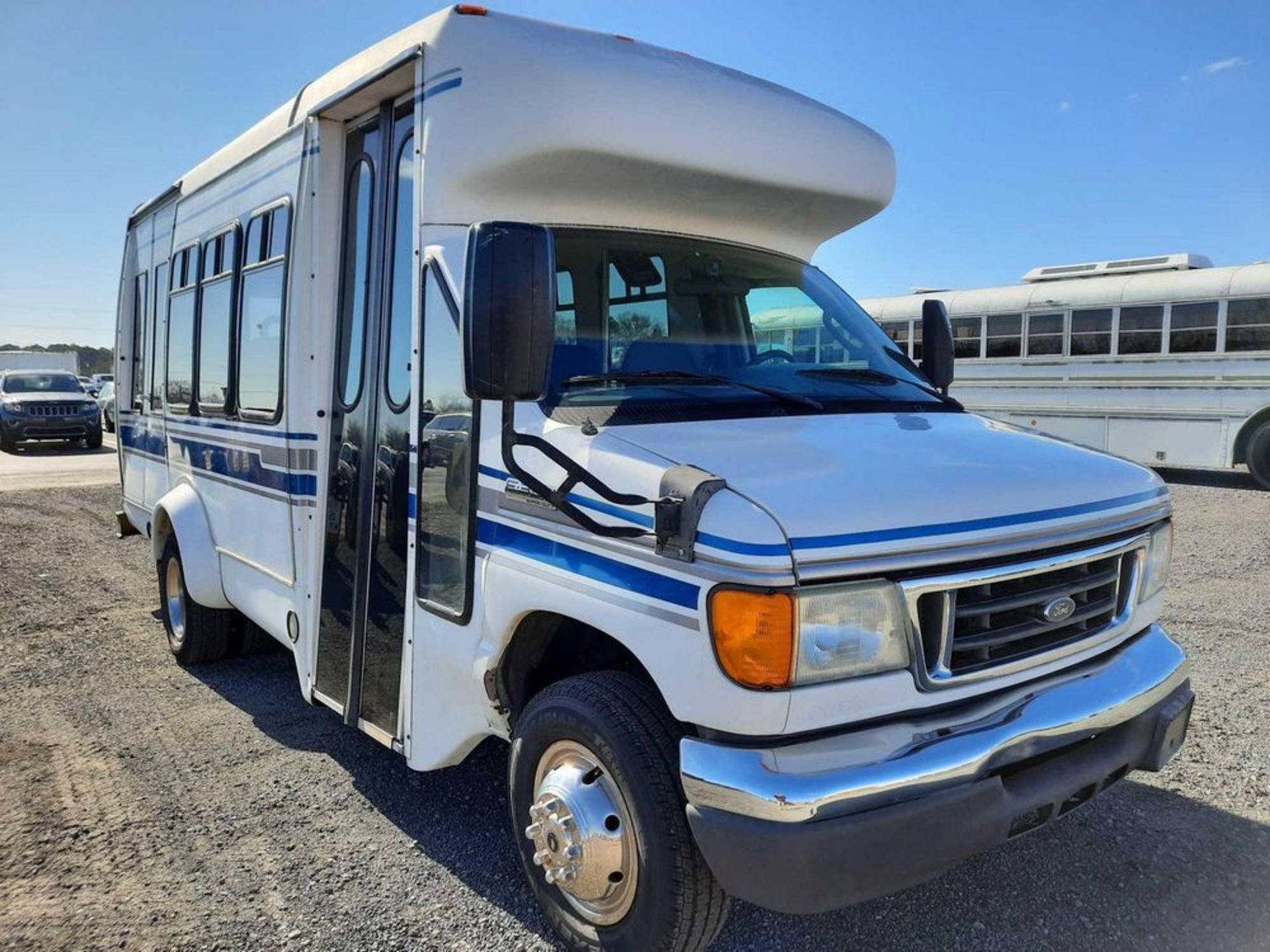 2006 FORD E350 TRANSPORTATION BUS - Image 4 of 23