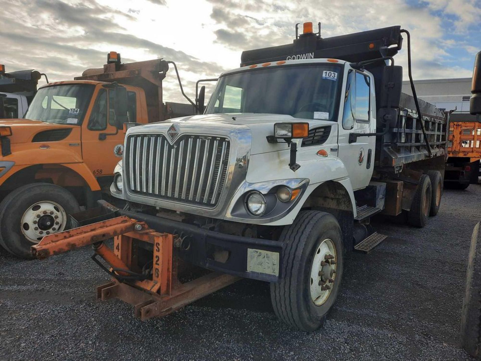 2009 INTERNATIONAL 7400 16' T/A DUMP TRUCK (HC UNIT: HC-2102-011)