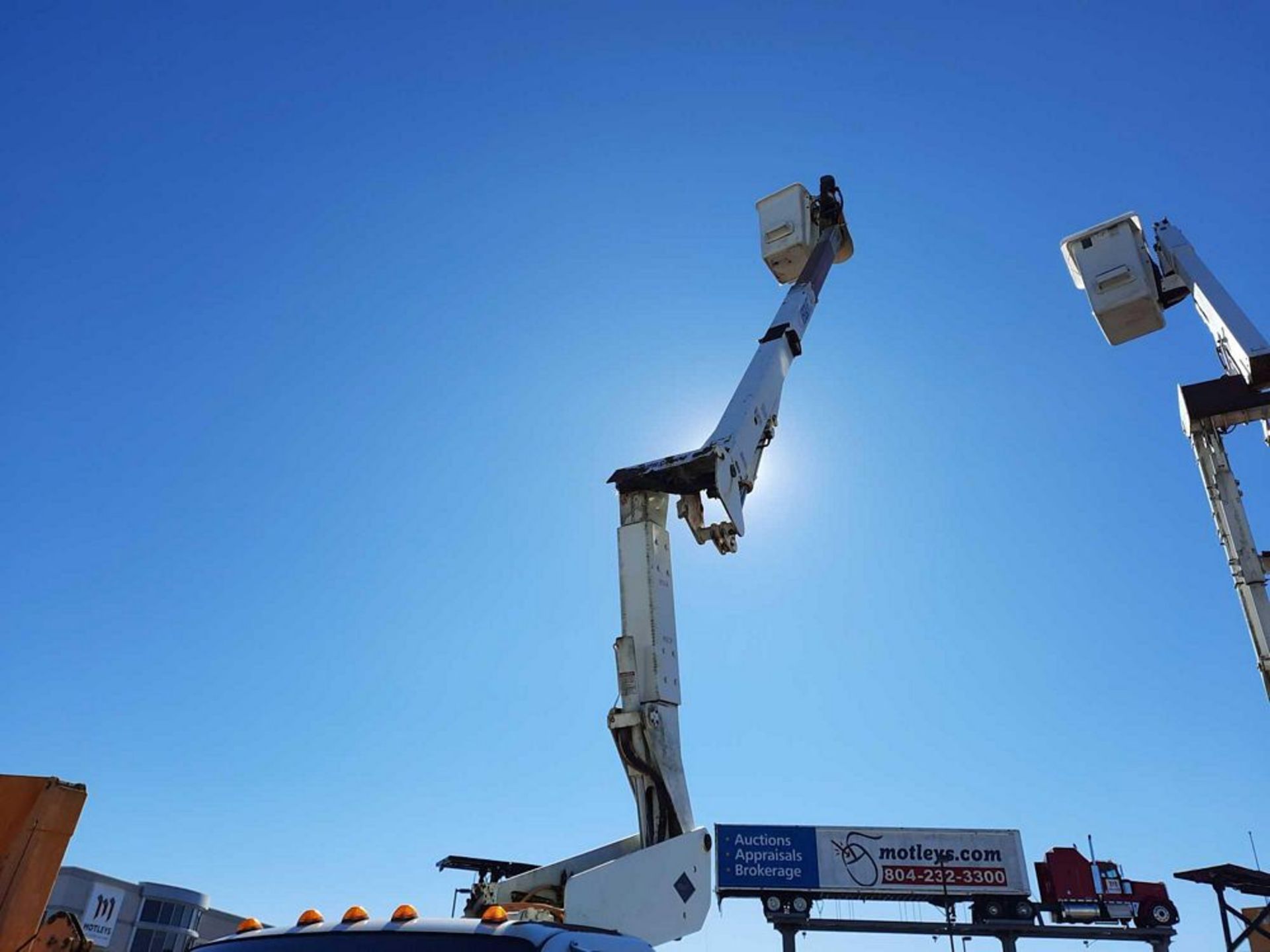 2004 FORD F650 TRUCK - AERIAL BUCKET (VDOT UNIT: R06608) - Image 38 of 40