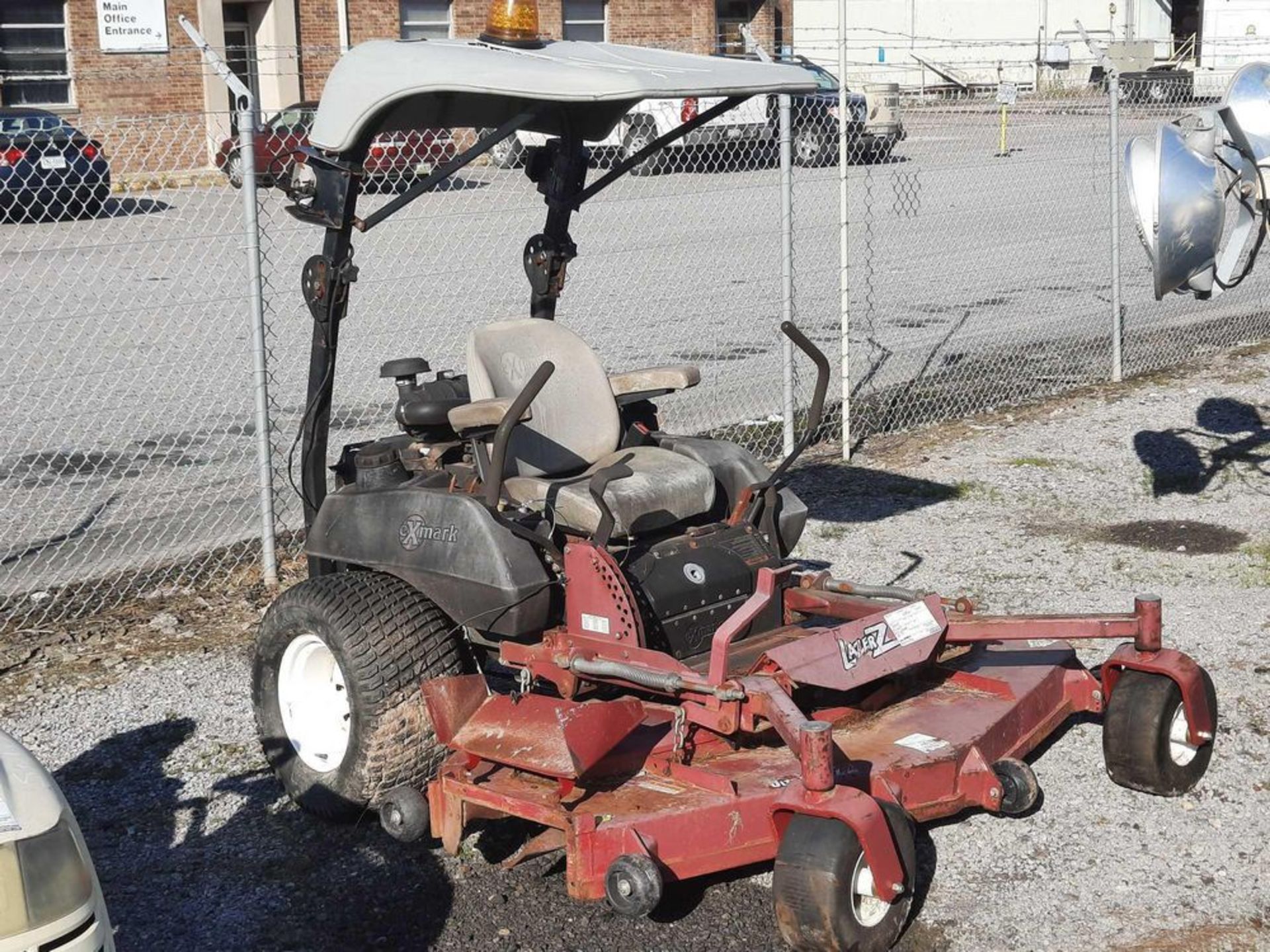 2005 EXMARK LZ27KC724 FRONT MOUNT RIDING MOWER (INOP) (VDOT UNIT: N24032) - Image 2 of 13