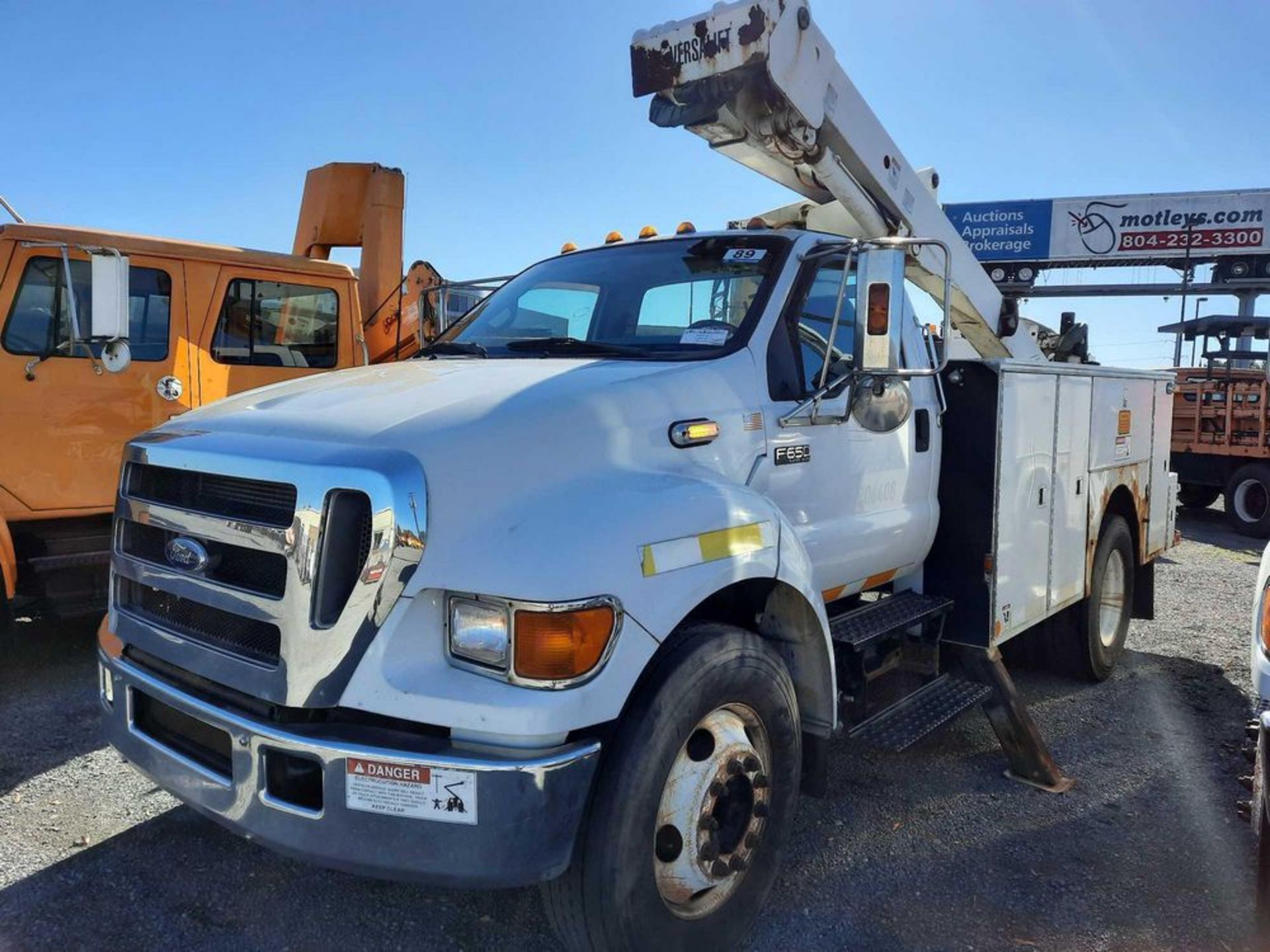 2004 FORD F650 TRUCK - AERIAL BUCKET (VDOT UNIT: R06608) - Image 18 of 40