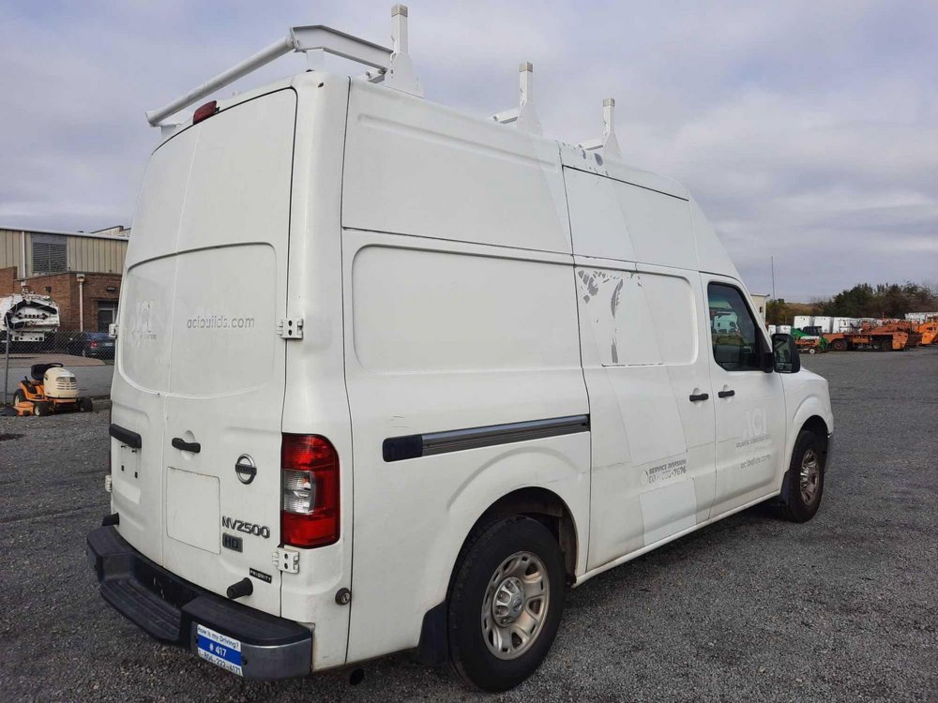 2013 NISSAN NV2500HD CARGO VAN - Image 3 of 17