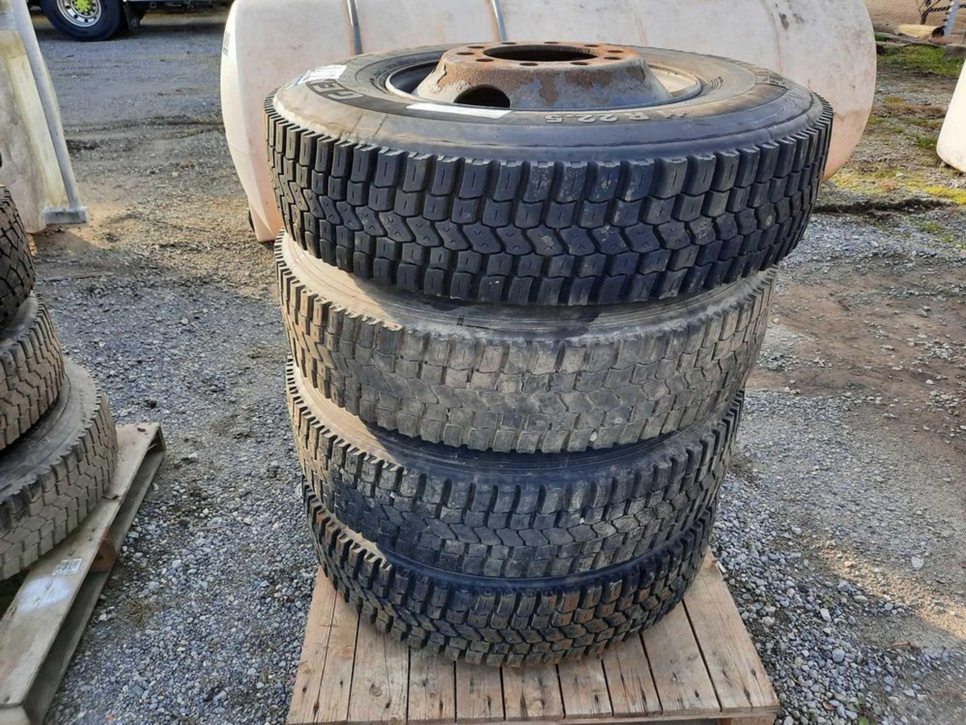 PALLET OF 4 ROAD TRACTOR/BUS TIRES (4 of 4 Pallets) - Image 3 of 5