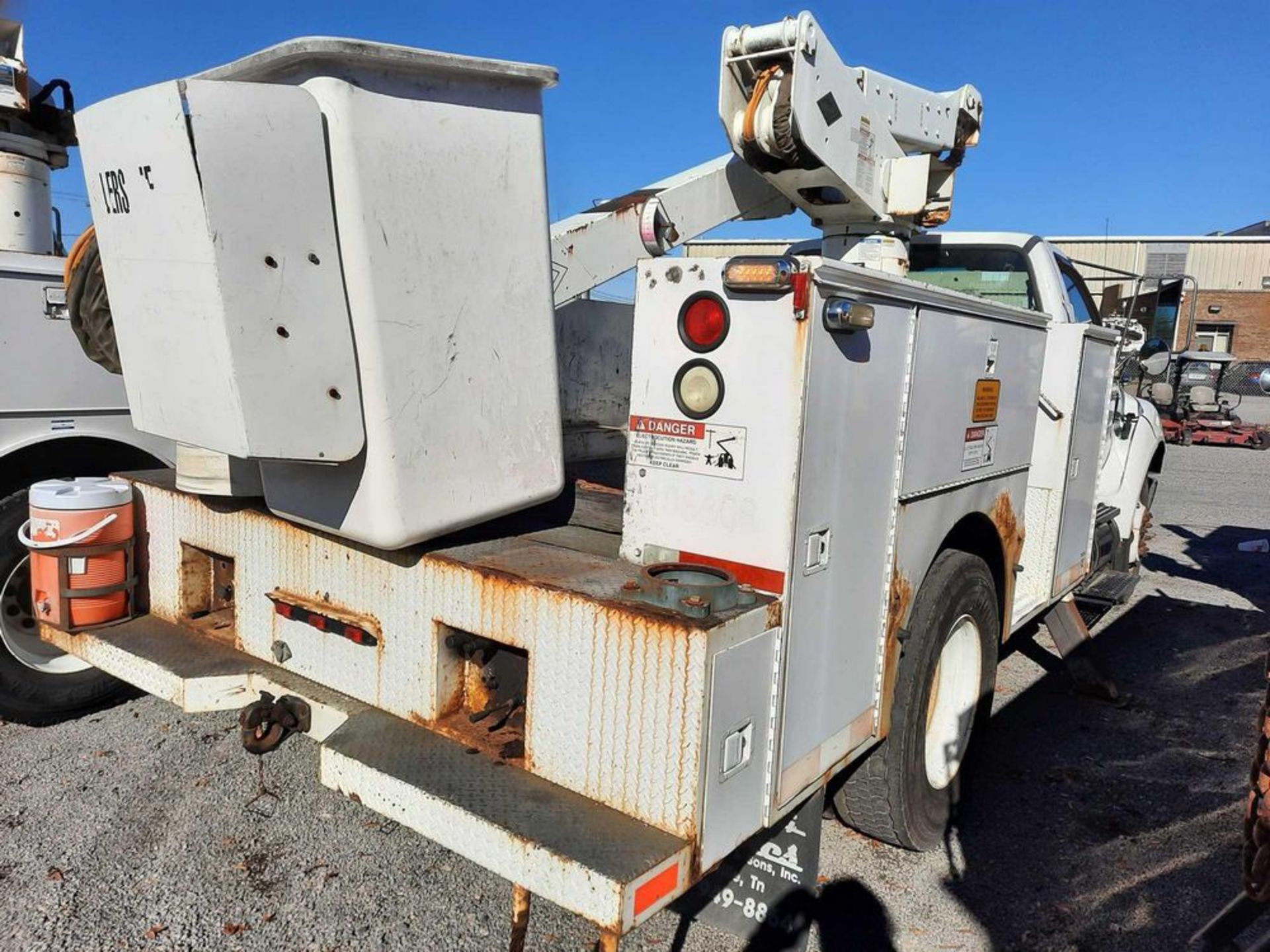 2004 FORD F650 TRUCK - AERIAL BUCKET (VDOT UNIT: R06608) - Image 3 of 40