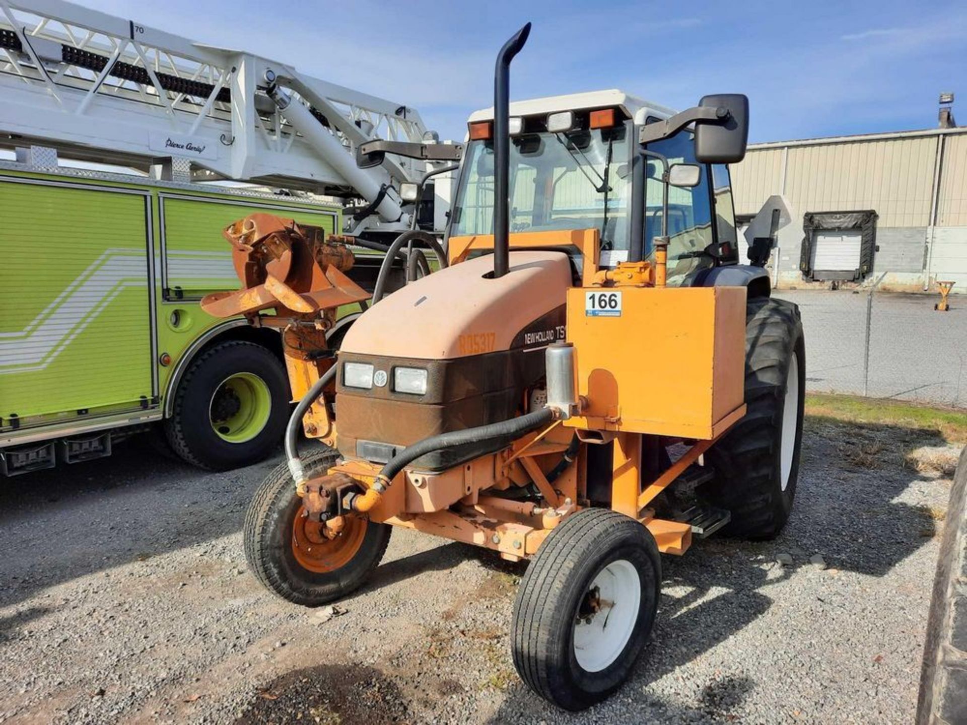 2001 NEW HOLLAND TS100 TRACTOR (INOP) (VDOT UNIT: R05317)