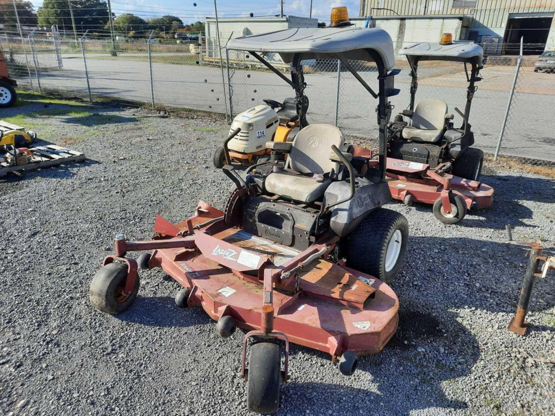 2005 EXMARK LZ27KC724 FRONT-MOUNT RIDING MOWER (INOP) (VDOT UNIT: N24033)