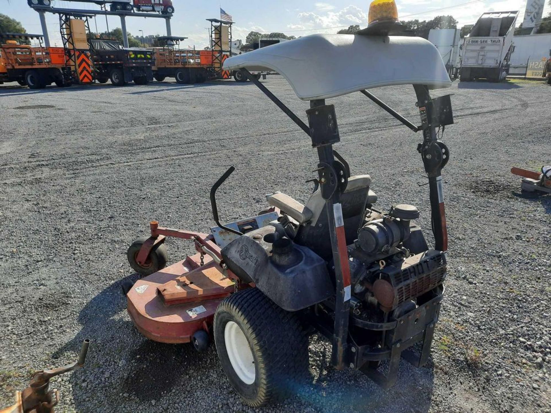 2005 EXMARK LZ27KC724 FRONT-MOUNT RIDING MOWER (INOP) (VDOT UNIT: N24033) - Image 5 of 14