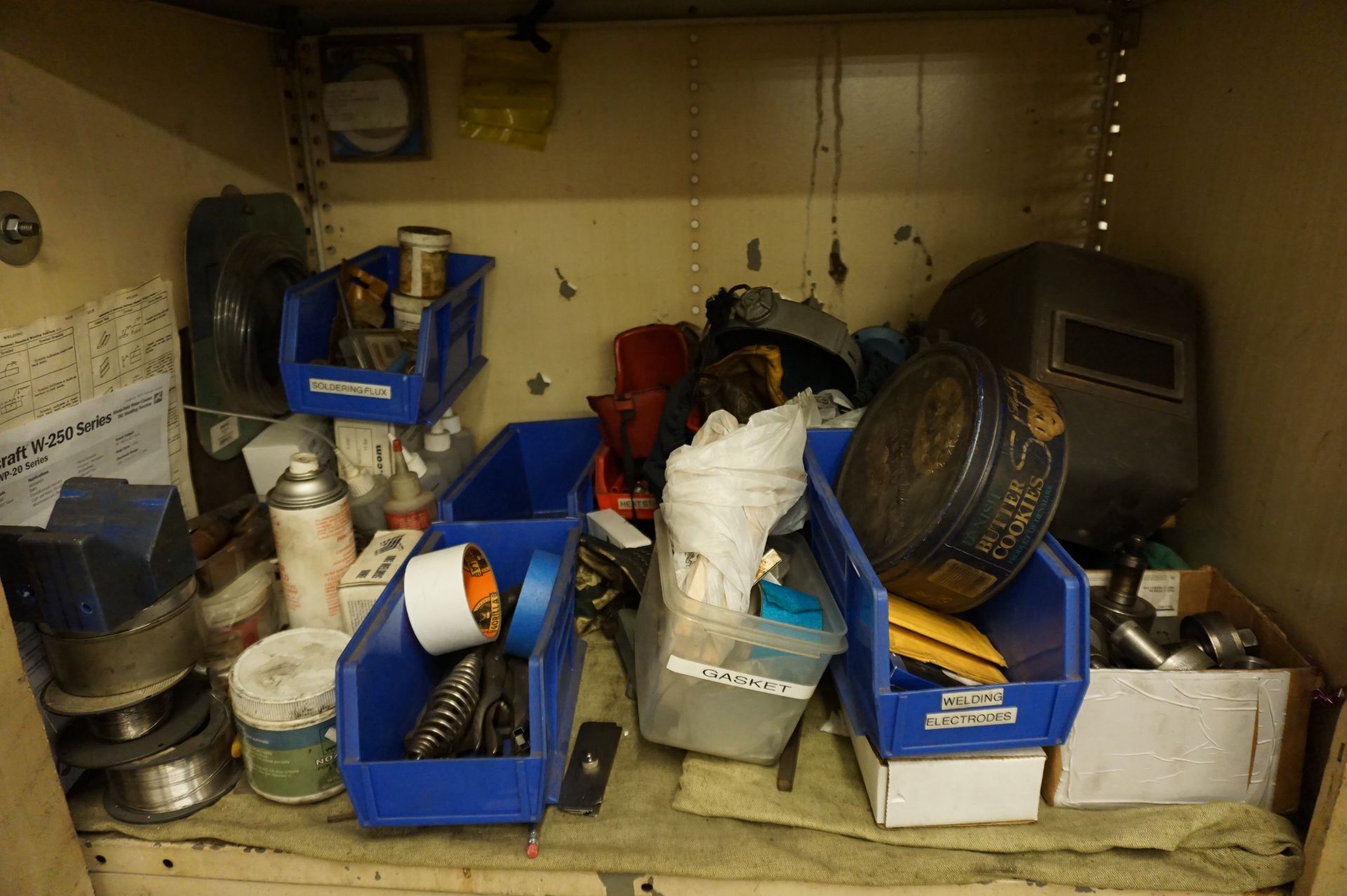 CABINETS WITH MISC. CONTENTS TO WELDING RODS, MASKS, VICTOR PRESSURE GAUGE, WELDING CURTAINS, AND - Image 4 of 7