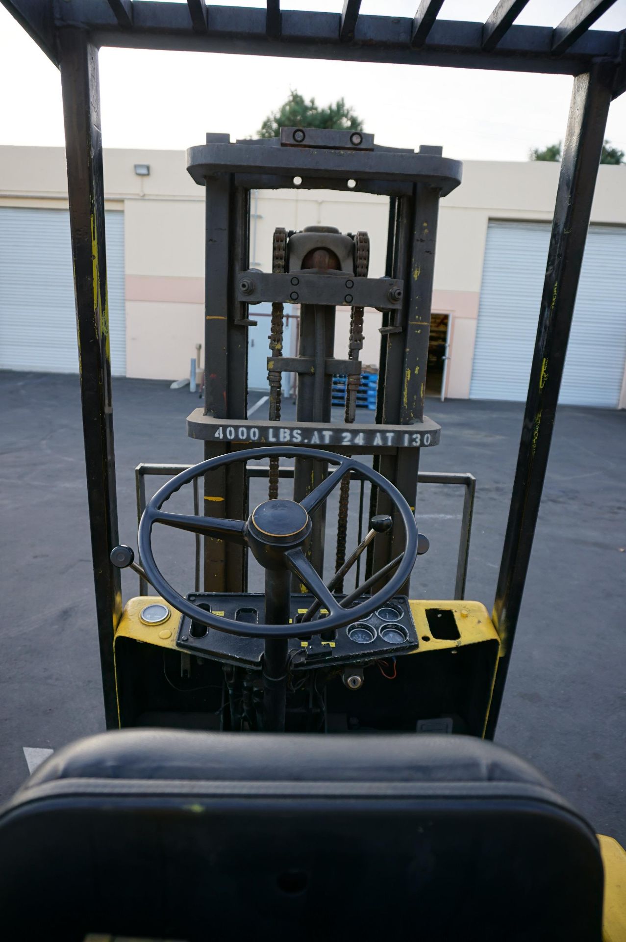 CLARK C50 FORKLIFT 4000 LB CAP, S/N 355-1488-3611, WITH ORIGINAL MANUALS AND CATALOGS - Image 5 of 7