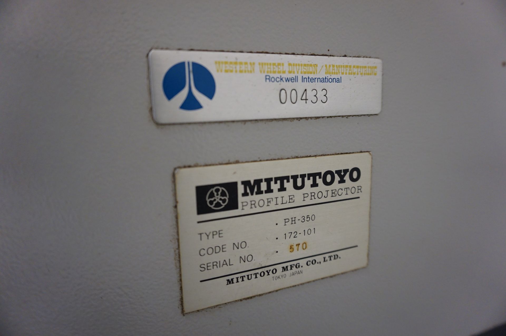 MITUTOYO PH-350 OPTICAL COMPARATOR, CODE 172-101, S/N 570 WITH HEIDENHAIN ND-1100 QUADRA-CHEK DRO, - Image 4 of 7