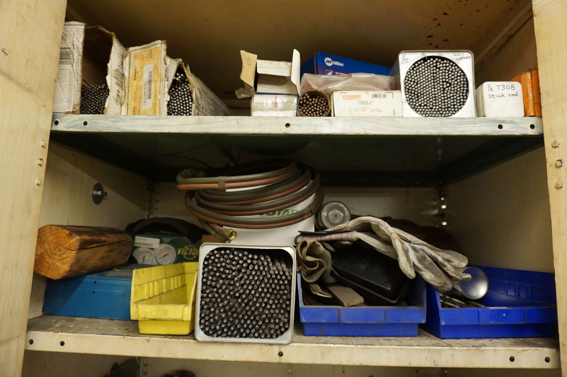 CABINETS WITH MISC. CONTENTS TO WELDING RODS, MASKS, VICTOR PRESSURE GAUGE, WELDING CURTAINS, AND - Image 5 of 7