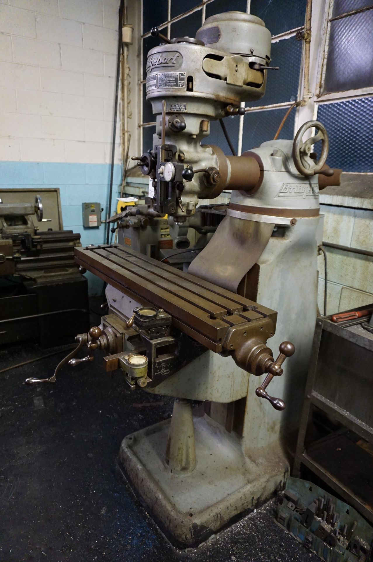 BRIDGEPORT 8-SPEED VERTICAL MILLING MACHINE, 1 HP, 9” X 42” TABLE SIZE, (3) TRAV-A-DIAL GAUGES - Image 4 of 5