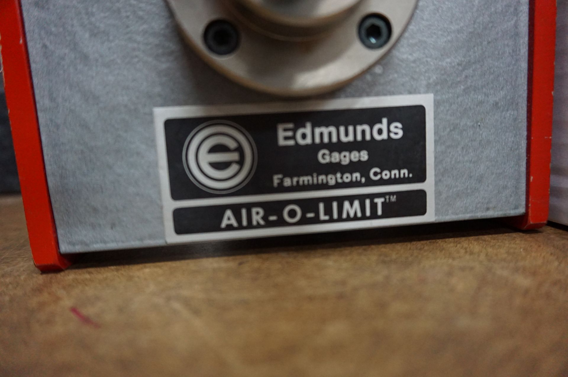 EDMUNDS AIR-O-LIMIT AIR GAGE, S/N 48467, WITH MISC. ATTACHMENTS AND TOOLING - Image 3 of 4