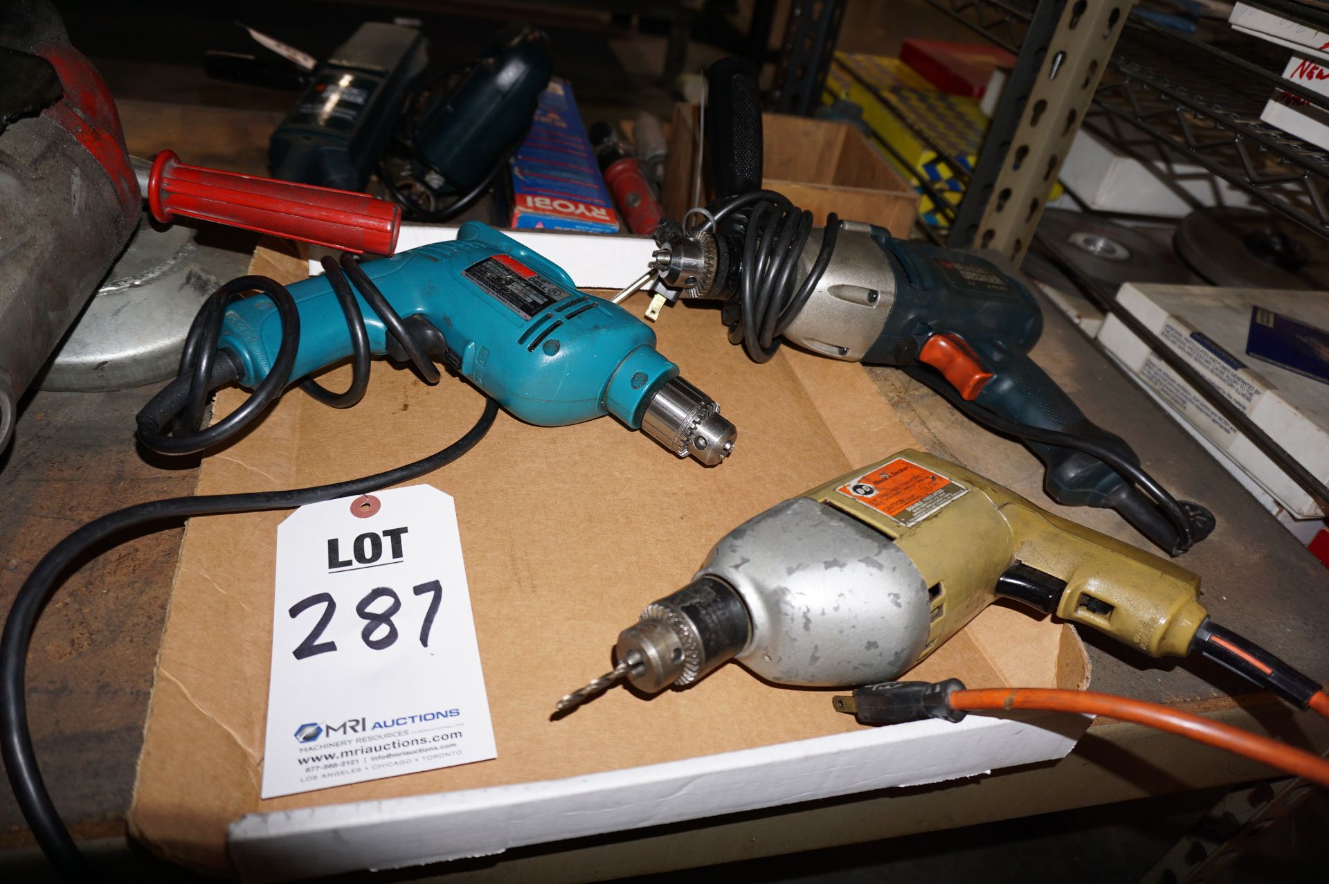 POWER TOOL LOT TO INCLUDE: (1) 7" SKILSAW WET TILE SAW, MODEL 3540, (1) MILWAUKEE GRINDER, CAT NO - Image 9 of 9