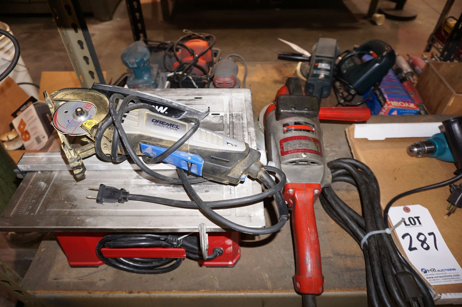 POWER TOOL LOT TO INCLUDE: (1) 7" SKILSAW WET TILE SAW, MODEL 3540, (1) MILWAUKEE GRINDER, CAT NO - Image 2 of 9