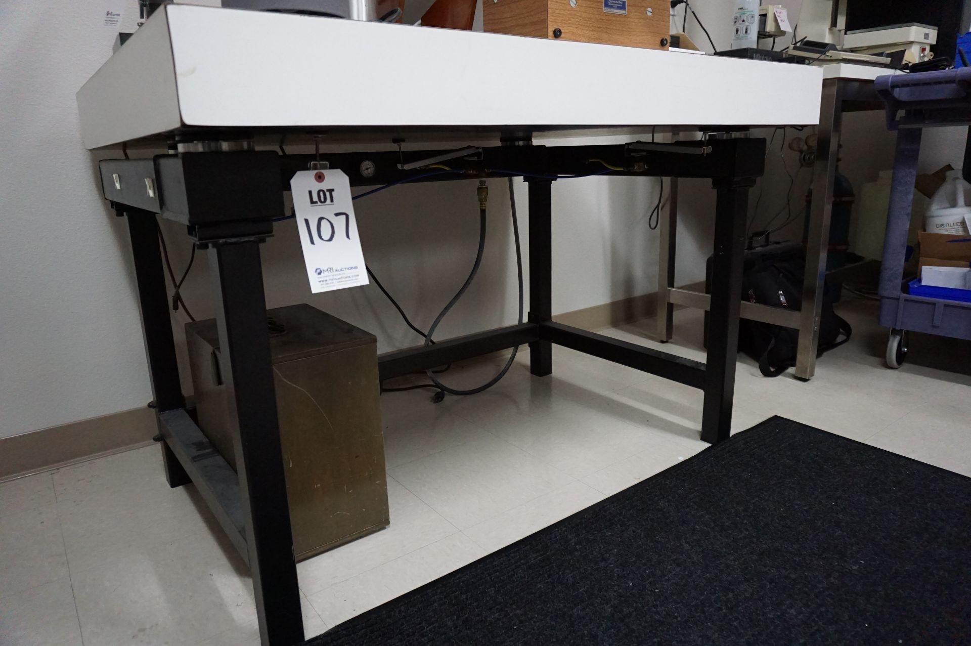 TMC MICRO-G VIBRATION ISOLATION TABLE, DIMENSIONS 36" X 48" X 33"