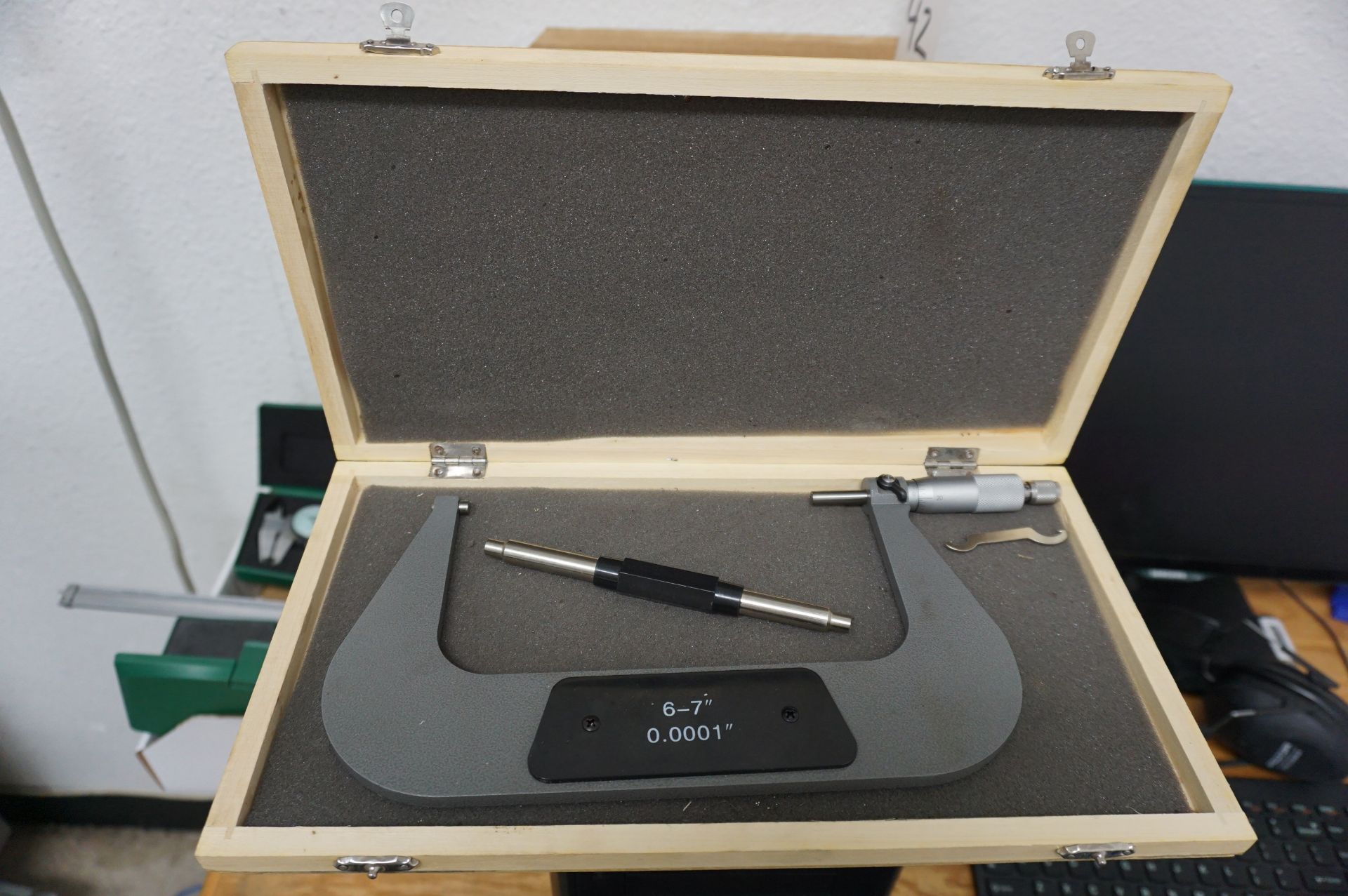 LOT TO INCLUDE: MISC. MICROMETERS AND MICROMETER VISE - Image 2 of 3