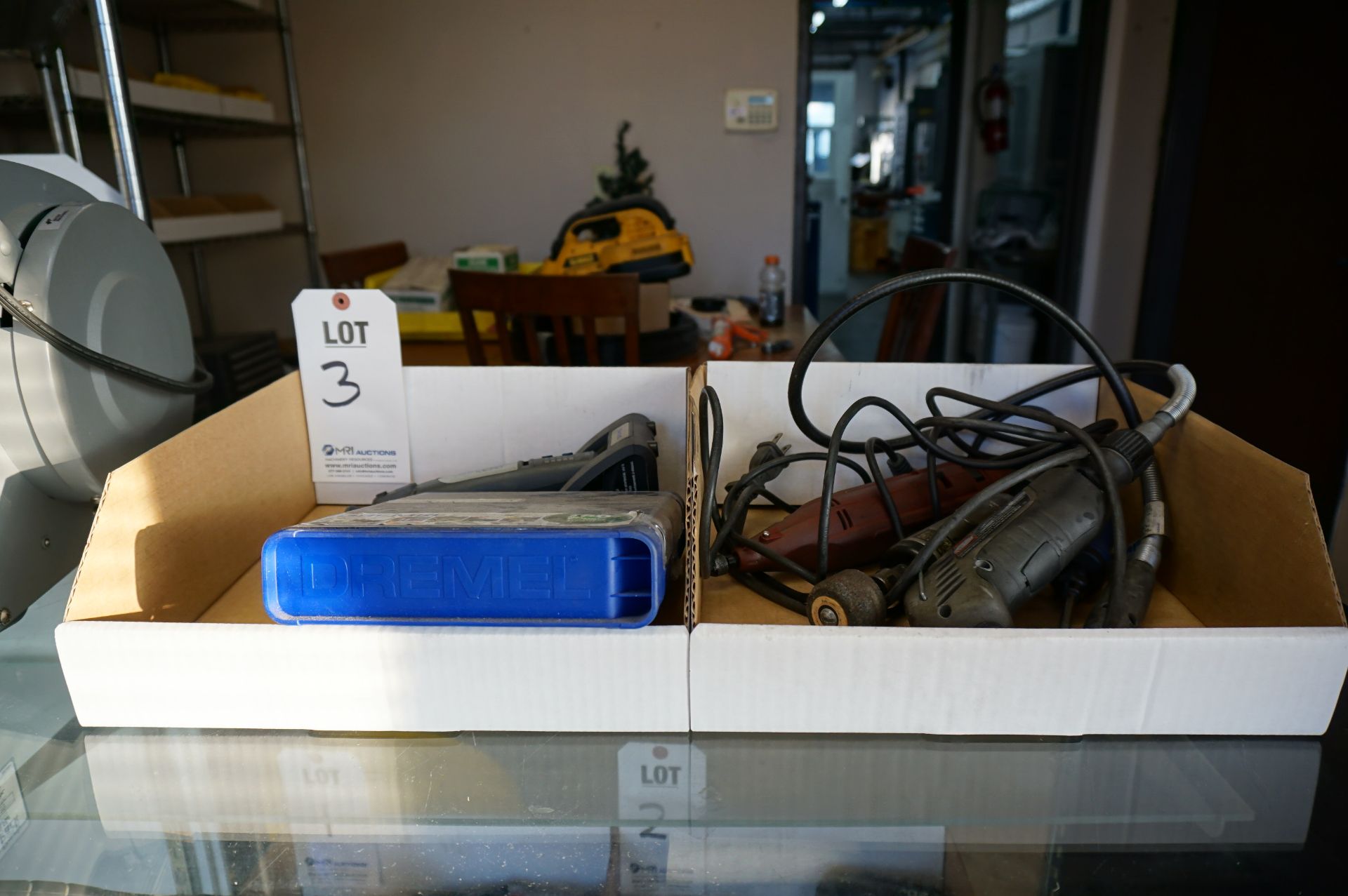 LOT TO INCLUDE: DREMEL MICRO WITH ACCESSORIES, MISC. ELECTRIC AND PNEUMATIC GRINDERS - Image 2 of 6