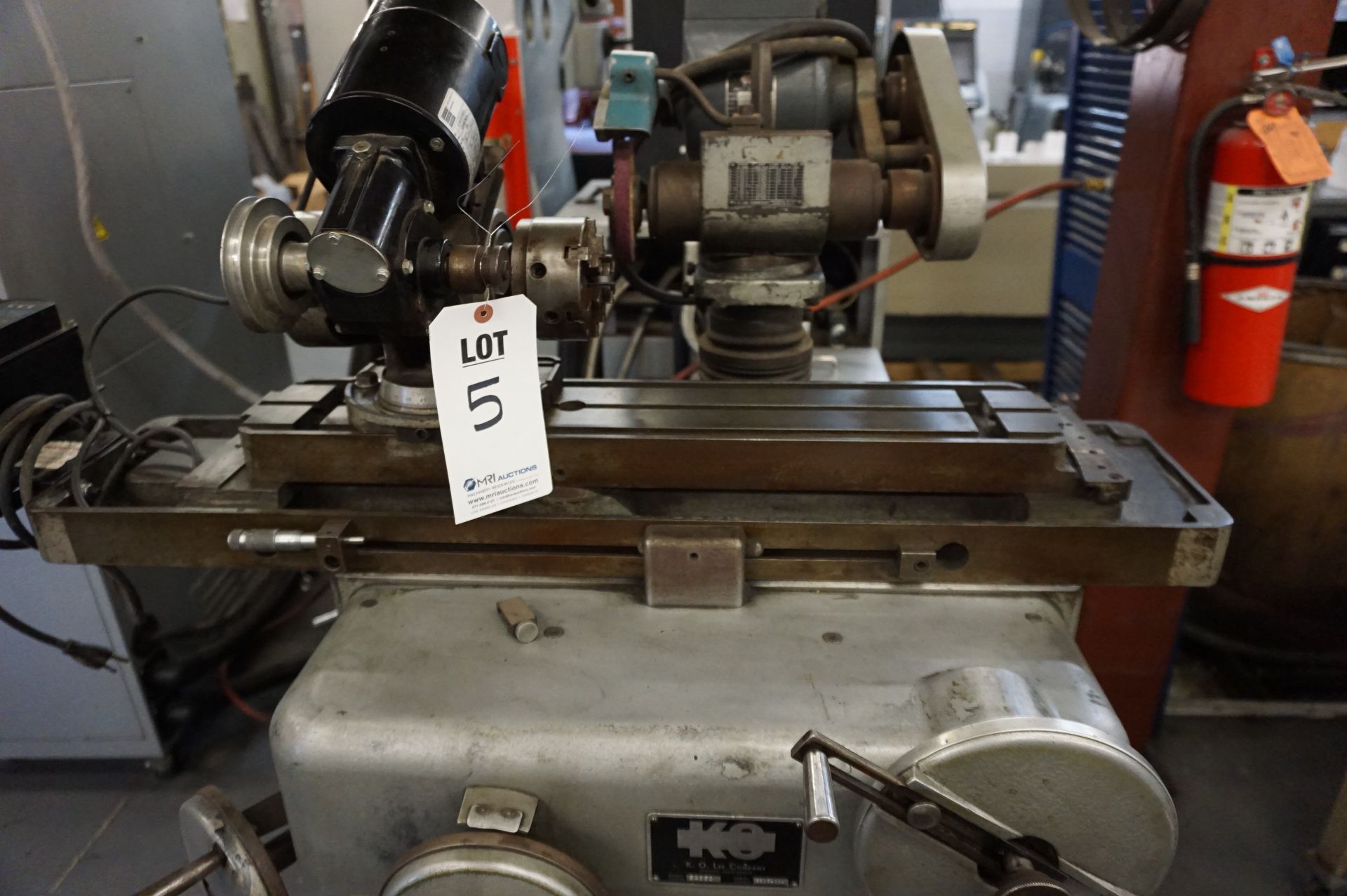 K.O. LEE UNIVERSAL TOOL & CUTTER GRINDER, MODEL 980, S/N/ 8216-664, WITH SPARE CENTERS, CHUCKS, - Image 3 of 8